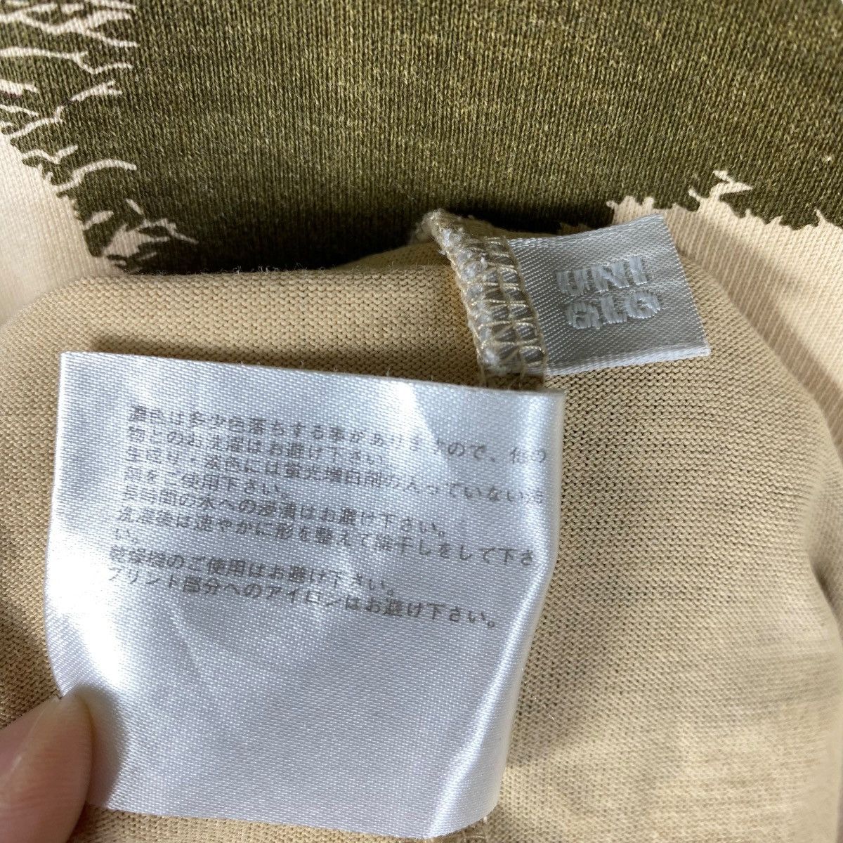 Vintage Vintage 00's Uniqlo World Map No War Graphic Tee Shirt Size US XL / EU 56 / 4 - 10 Thumbnail