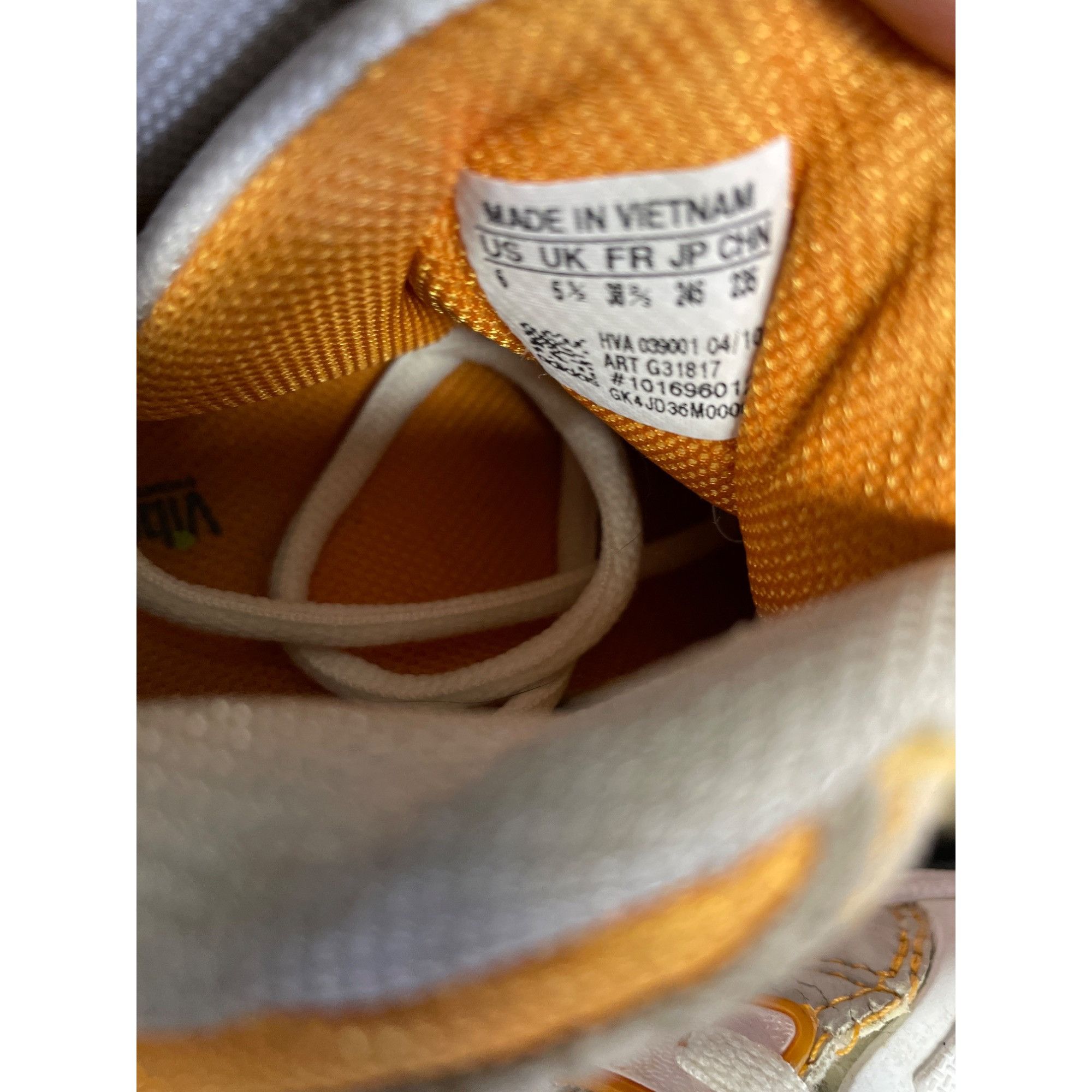 Adidas Adidas Men's White/Orange Sneakers /Shoes Size 6 SKU 5703 Size US 6 / EU 39 - 8 Thumbnail