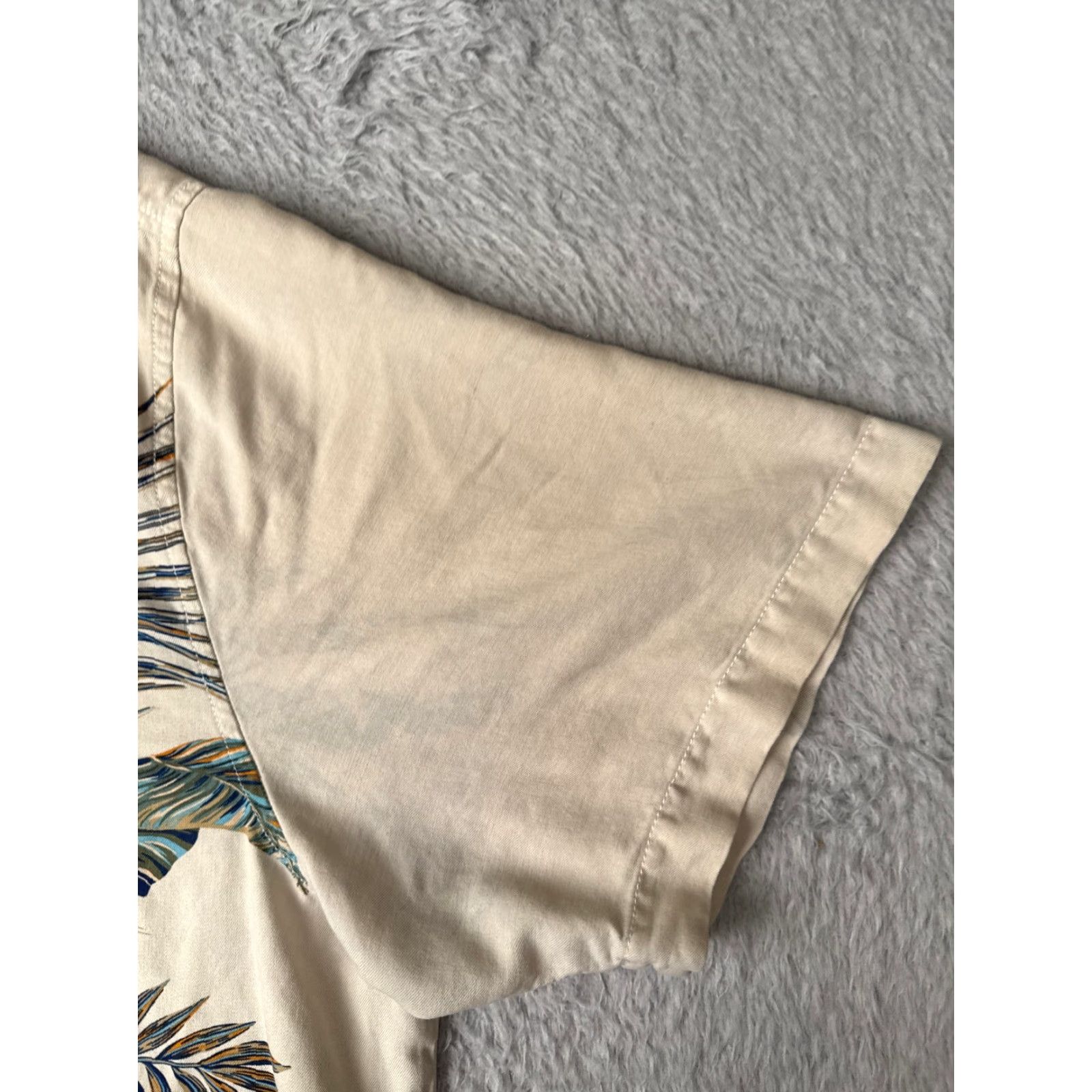 Tommy Bahama Tommy Bahama Shirt Men 2XL Beige Silk Button-Up Hawaiian Aloha Beach Vacation Resort 100% Silk Casual Short Sleeve Button-Up Men Size US XXL / EU 58 / 5 - 2 Thumbnail