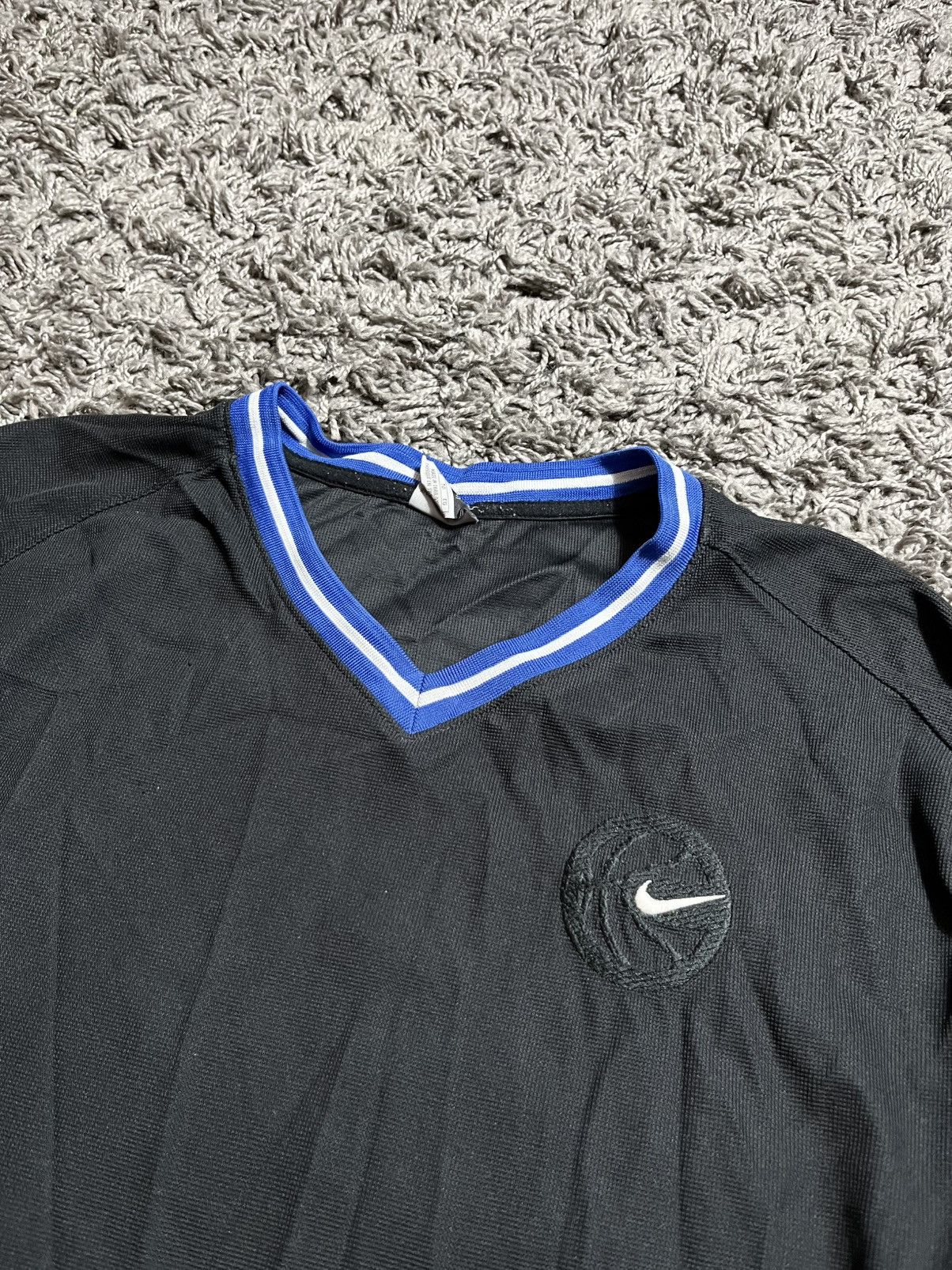 Nike NIKE VINTAGE BASKETBALL 2000s POLYESTER JERSEY T-SHIRT Size US XL / EU 56 / 4 - 2 Thumbnail