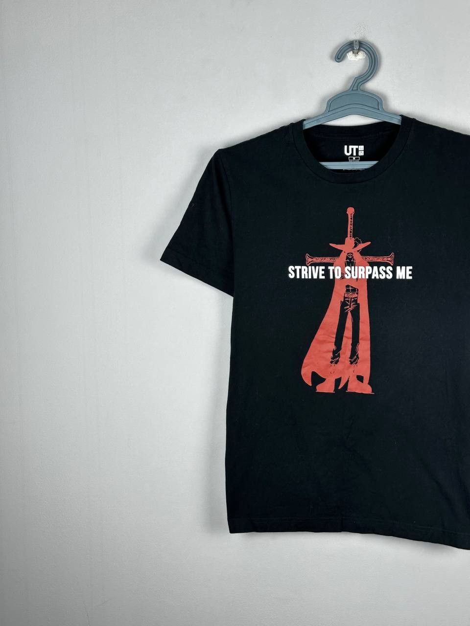 One Piece Uniqlo One Piece Rare Black Zoro Mihawk T Shirt Size US M / EU 48-50 / 2 - 2 Thumbnail
