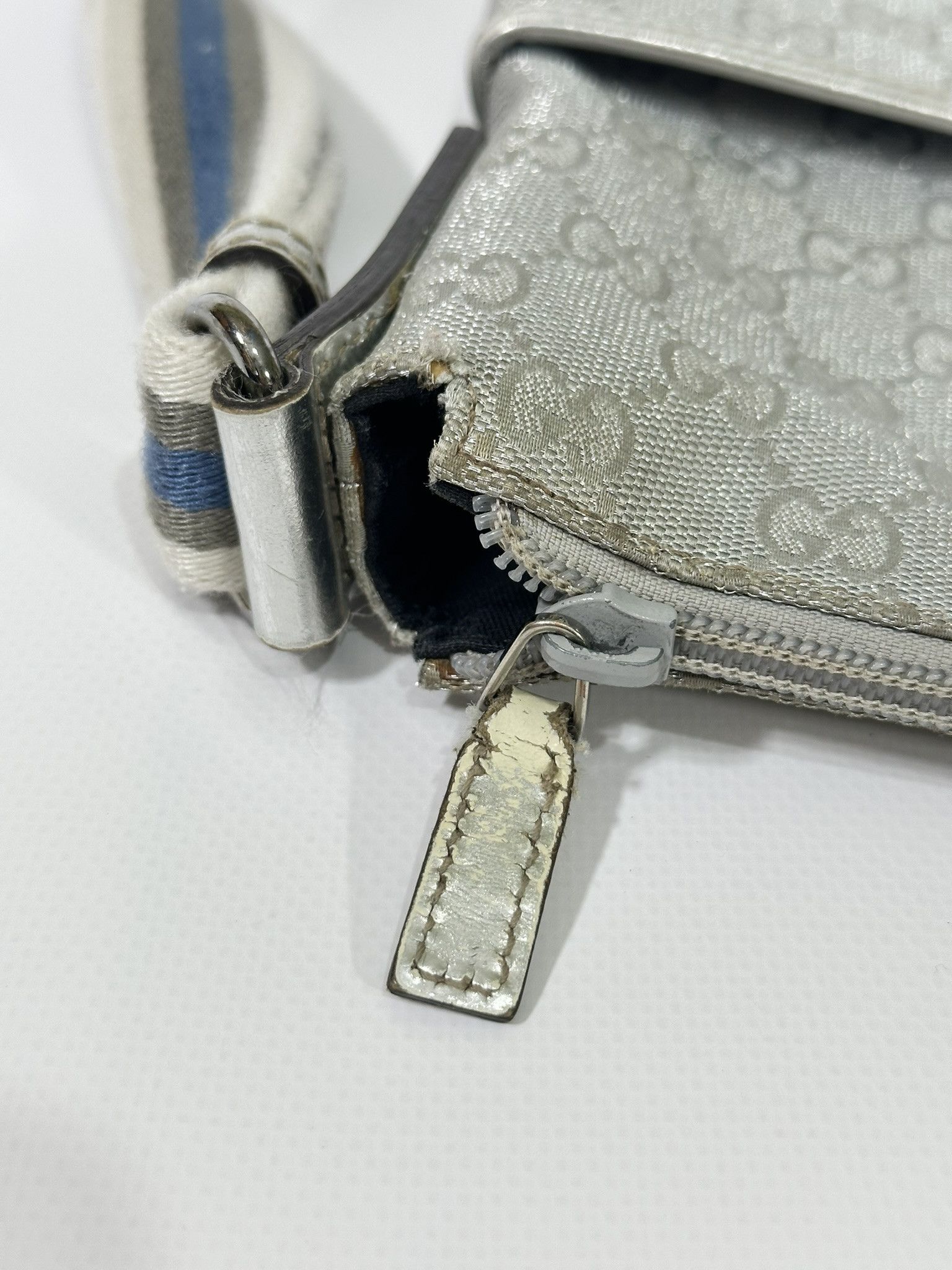 Gucci Gucci Messenger Bag GG Monogram Shiny Silver Leather Canvas Size ONE SIZE - 9 Thumbnail