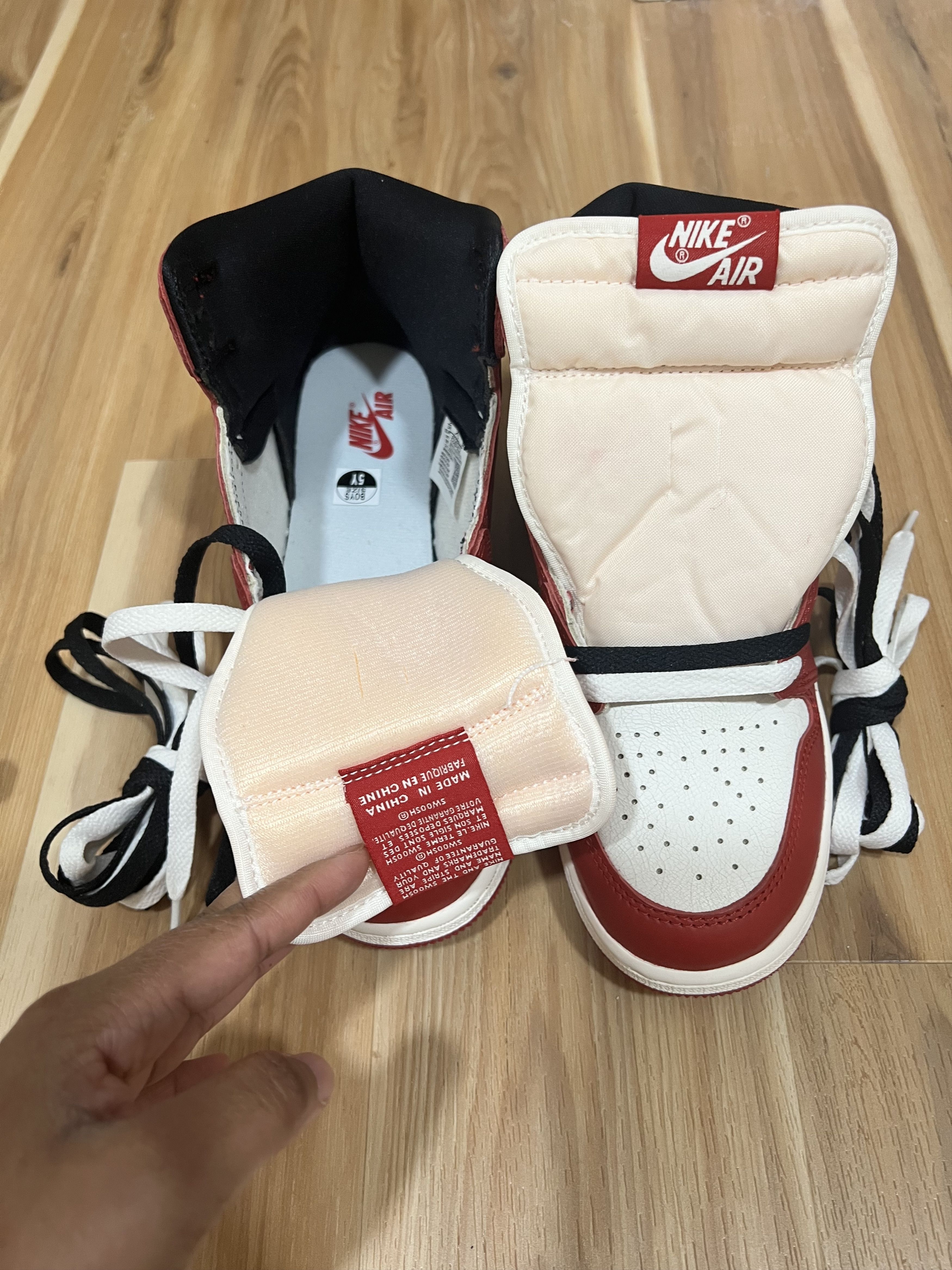 Jordan Brand Air Jordan 1 Retro High Size US 5 / EU 37 - 3 Thumbnail