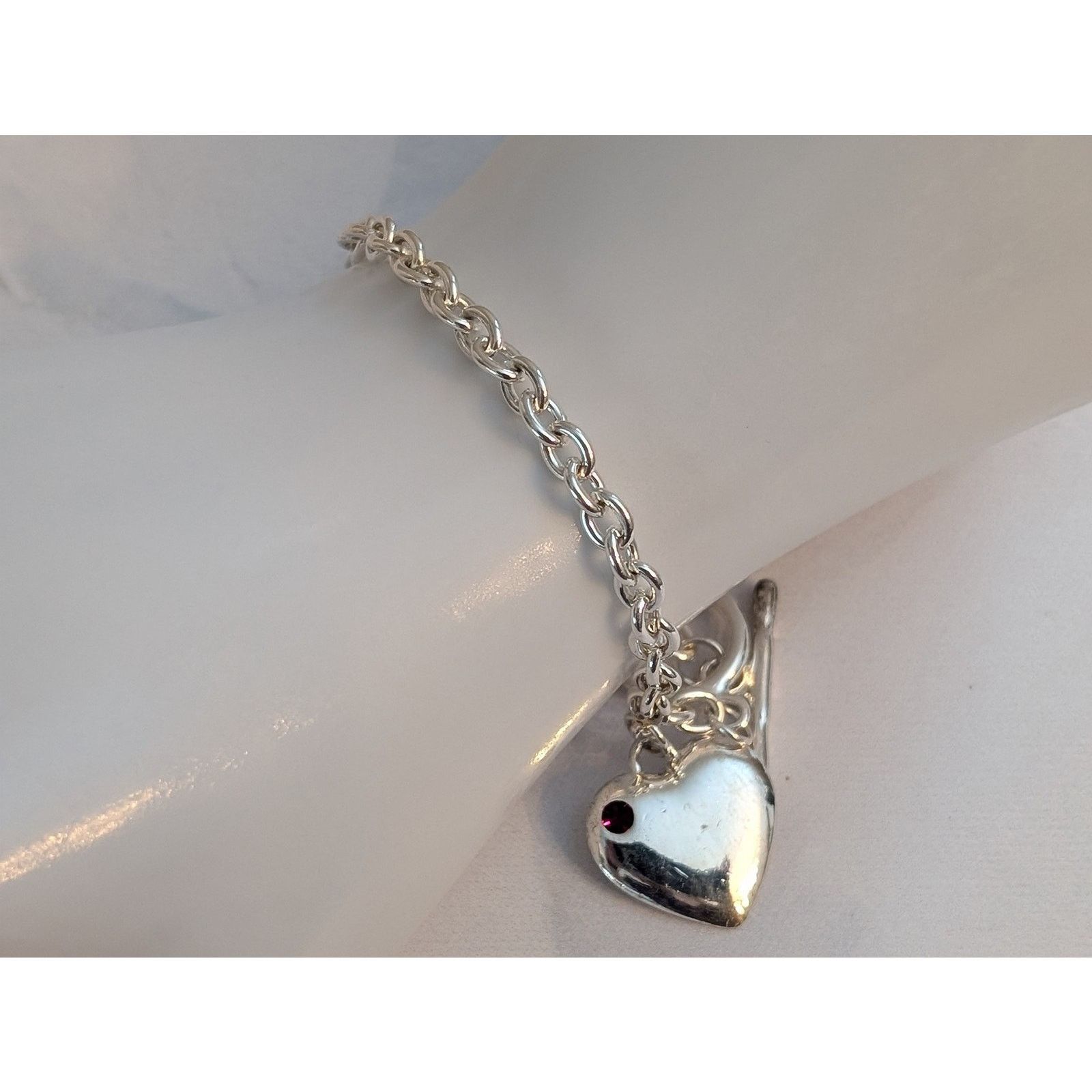 Vintage VTG 7" Silver-Tone Cable Chain Garnet Heart Charm Bracelet Size ONE SIZE - 2 Thumbnail