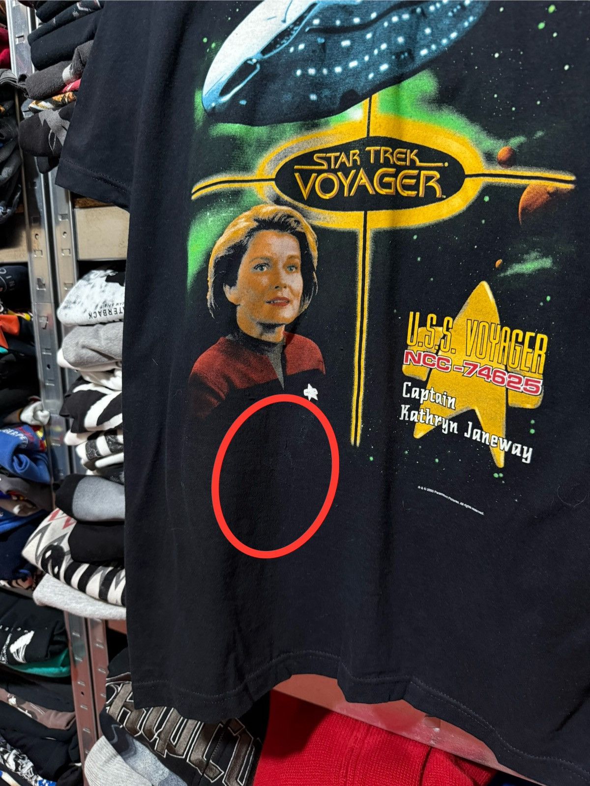 Vintage Vintage 2000 Star Trek Voyager Captain Kathryn T-Shirt Size US L / EU 52-54 / 3 - 5 Thumbnail