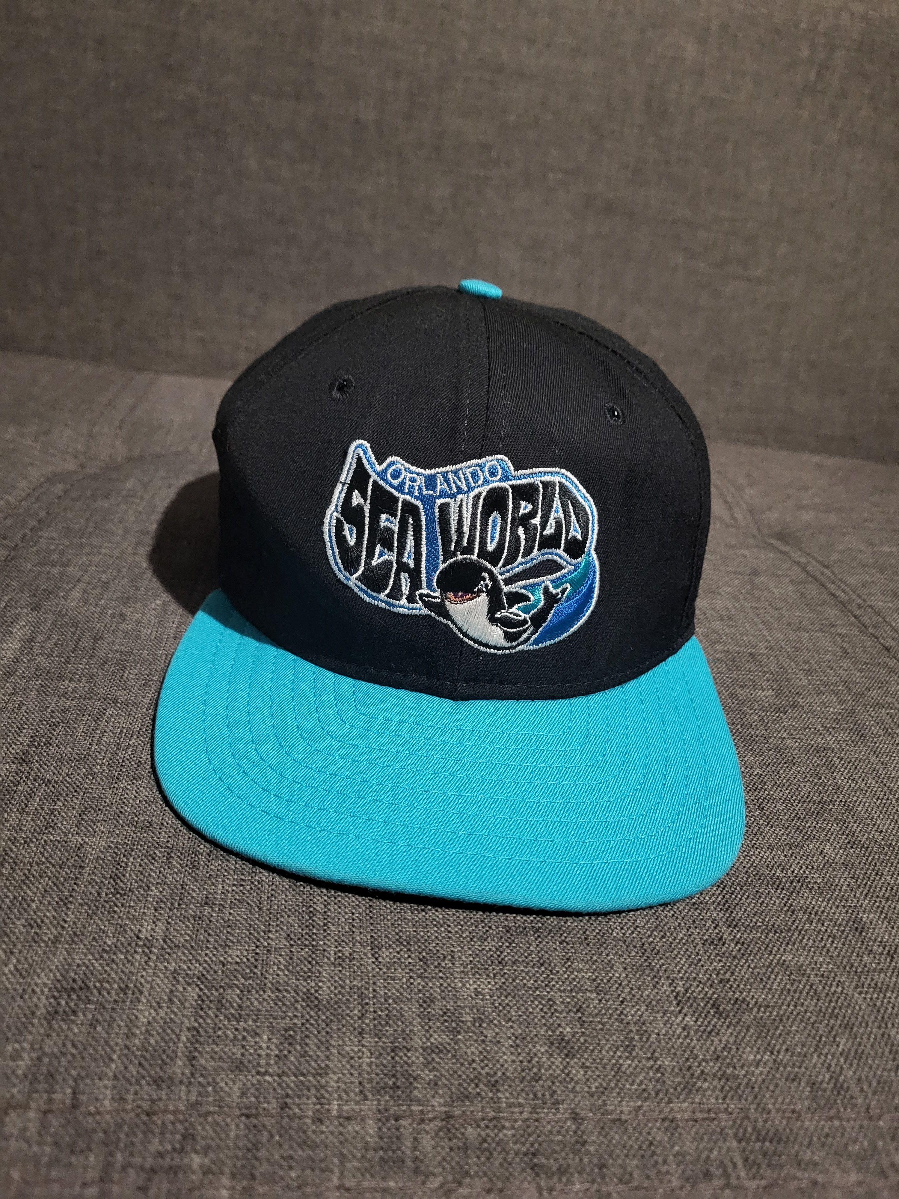 Other vintage NEW ERA Sea World cap snapback Size ONE SIZE - 1 Thumbnail