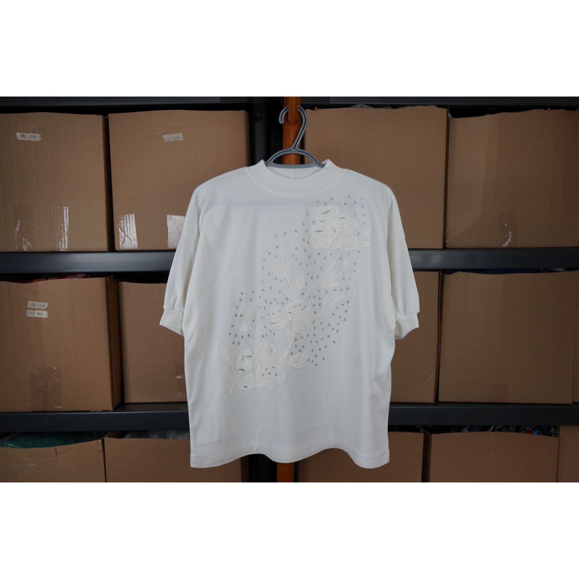 Vintage White Vintage 90s Floral Art Tshirt L #475 Size L / US 10 / IT 46 - 1 Thumbnail