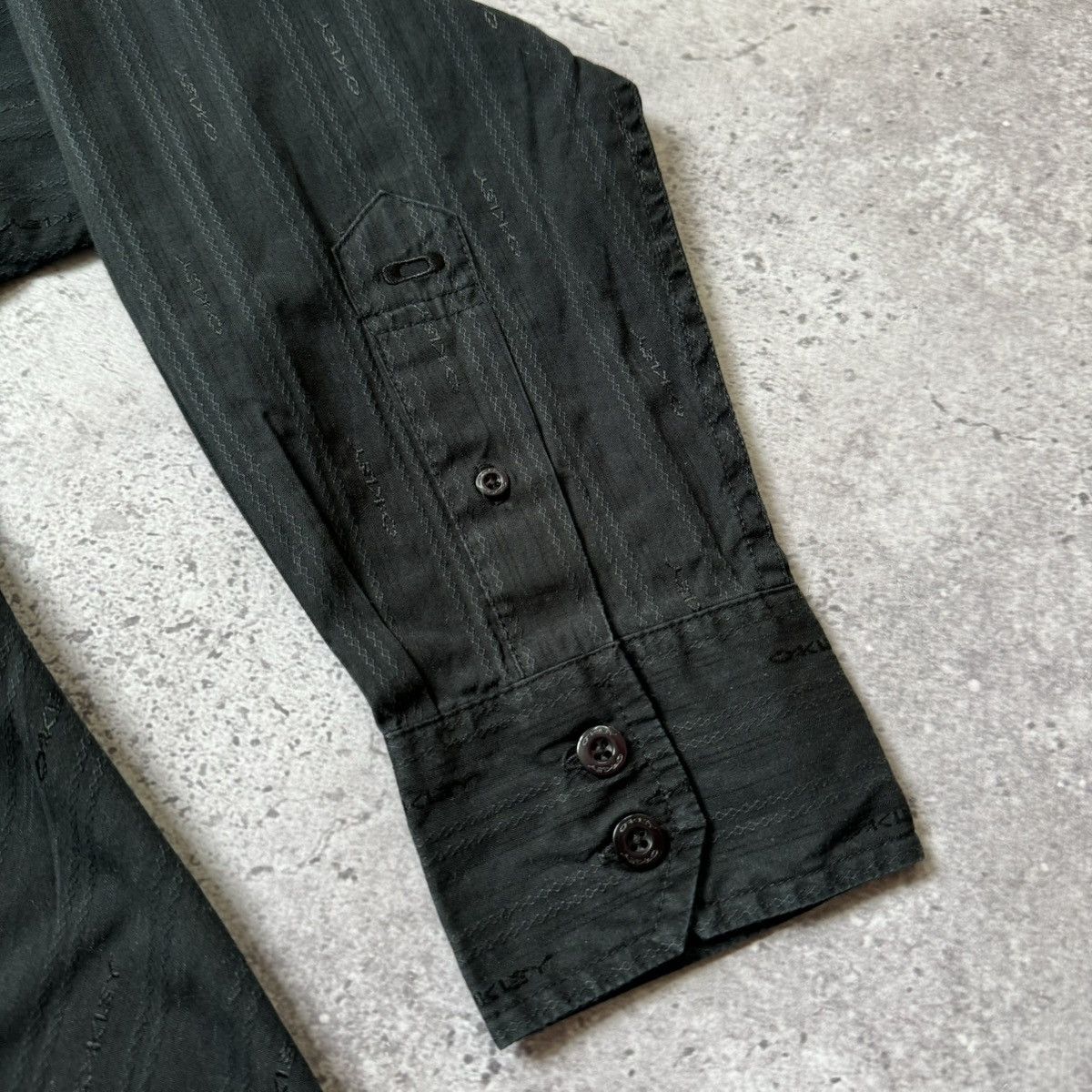 Oakley Y2K Vintage Black Oakley monogram Shirt Size: M Size US M / EU 48-50 / 2 - 5 Thumbnail