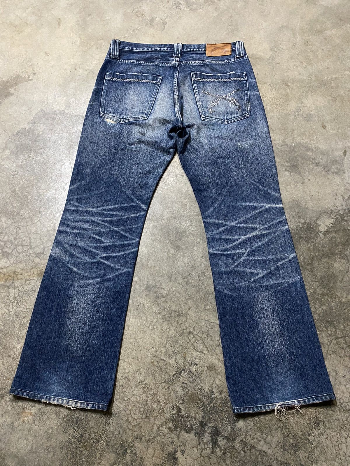 Le Grande Bleu (L.G.B.) × Roar × roarguns Flare Jeans Japanese Roargun Distressed Size US 32 / EU 48 - 1 Thumbnail