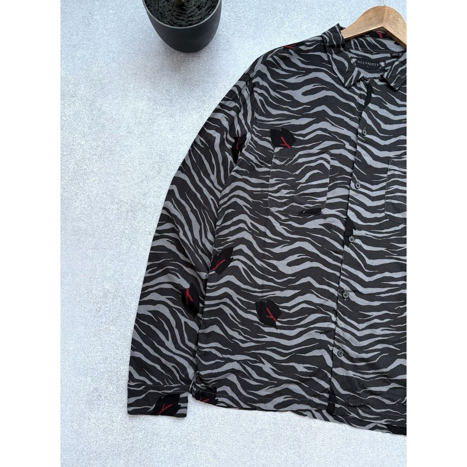 Allsaints VINTAGE AllSaints Zebra Print Viscose Long Sleeve Shirt Button Up Men Overshirt L Gray Size US L / EU 52-54 / 3 - 3 Thumbnail