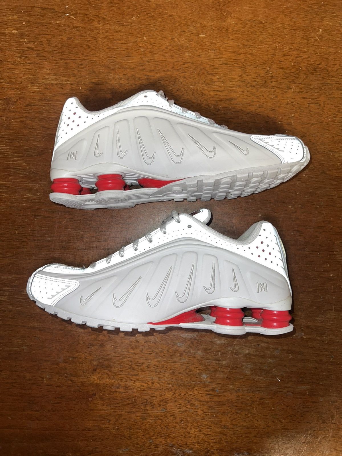 Nike Nike Shox R4 X Neymar JR Platinum Tint size 9 Size US 9 / EU 42 - 1 Thumbnail