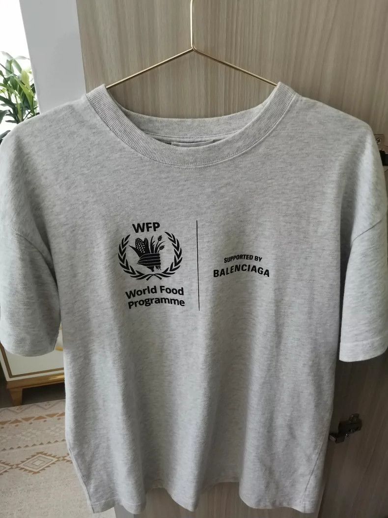 Balenciaga Balenciaga Light grey T-shirt with short sleeves Size US S / EU 44-46 / 1 - 3 Thumbnail