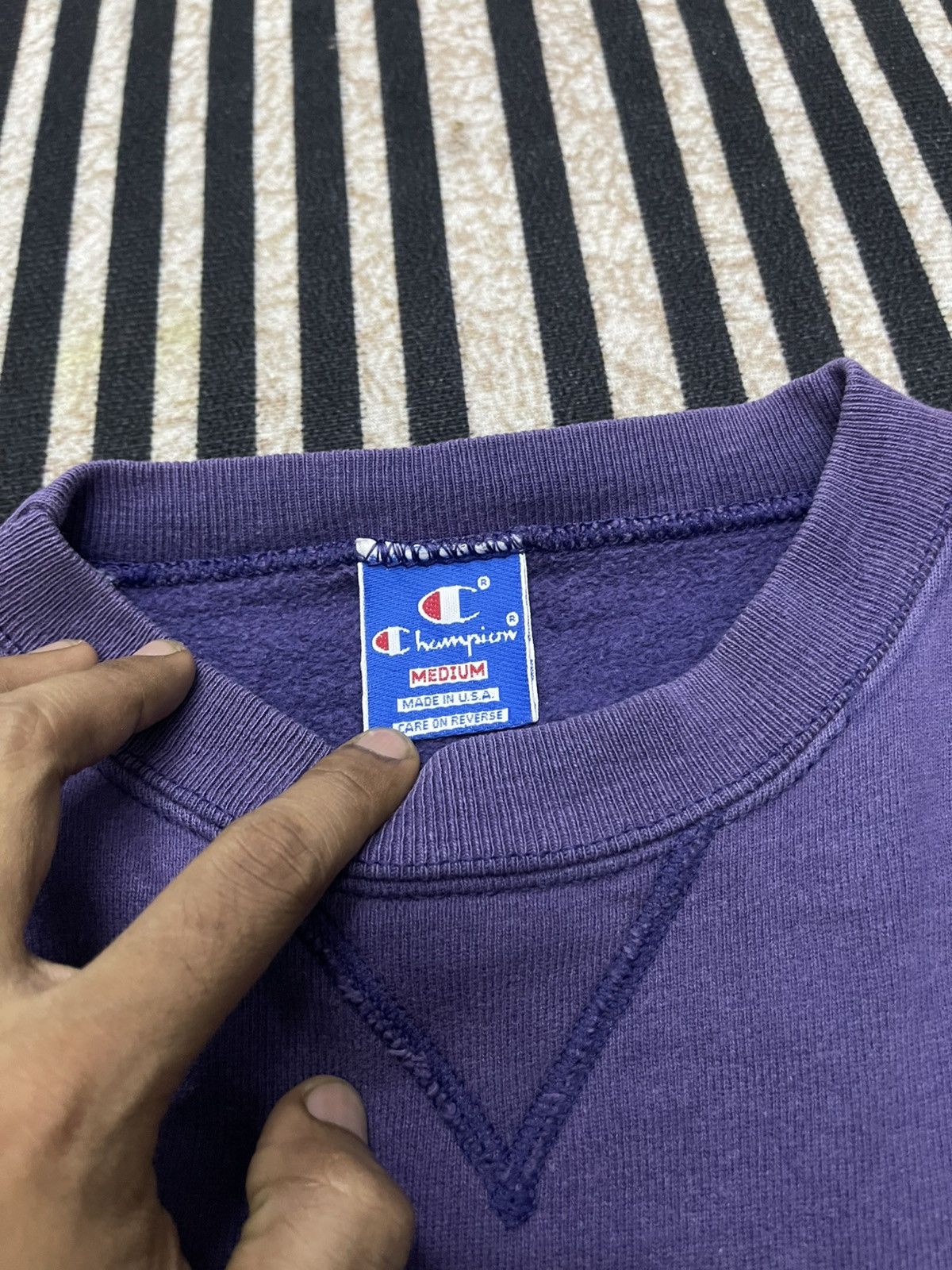 Champion 90s CHAMPION BIG PRINT SWEATSHIRT DISTRESSED Size US M / EU 48-50 / 2 - 8 Thumbnail