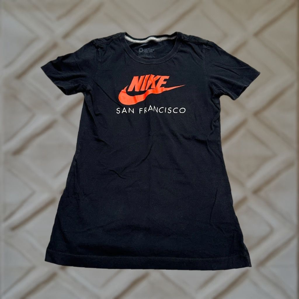Nike Nike Slim Fit Graphic T‑Shirt Womens Medium Black Short Sleeve Crew Neck Cotton Tee Size M / US 6-8 / IT 42-44 - 1 Thumbnail
