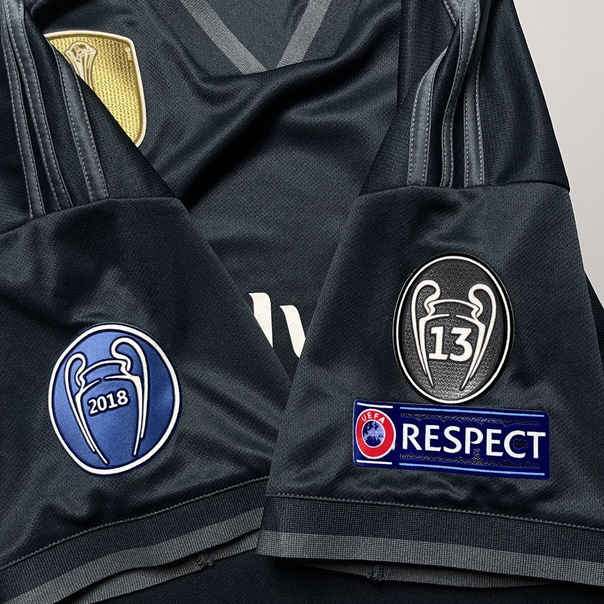 Vintage REAL MADRID ADIDAS 2018/2019 FOOTBALL AWAY JERSEY #8 KROOS Size US L / EU 52-54 / 3 - 8 Thumbnail
