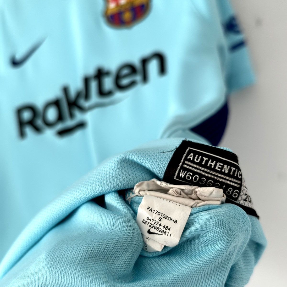 Nike 2017 2018 FC Barcelona Nike Away Kit Soccer Jersey Camiseta Size US S / EU 44-46 / 1 - 8 Thumbnail