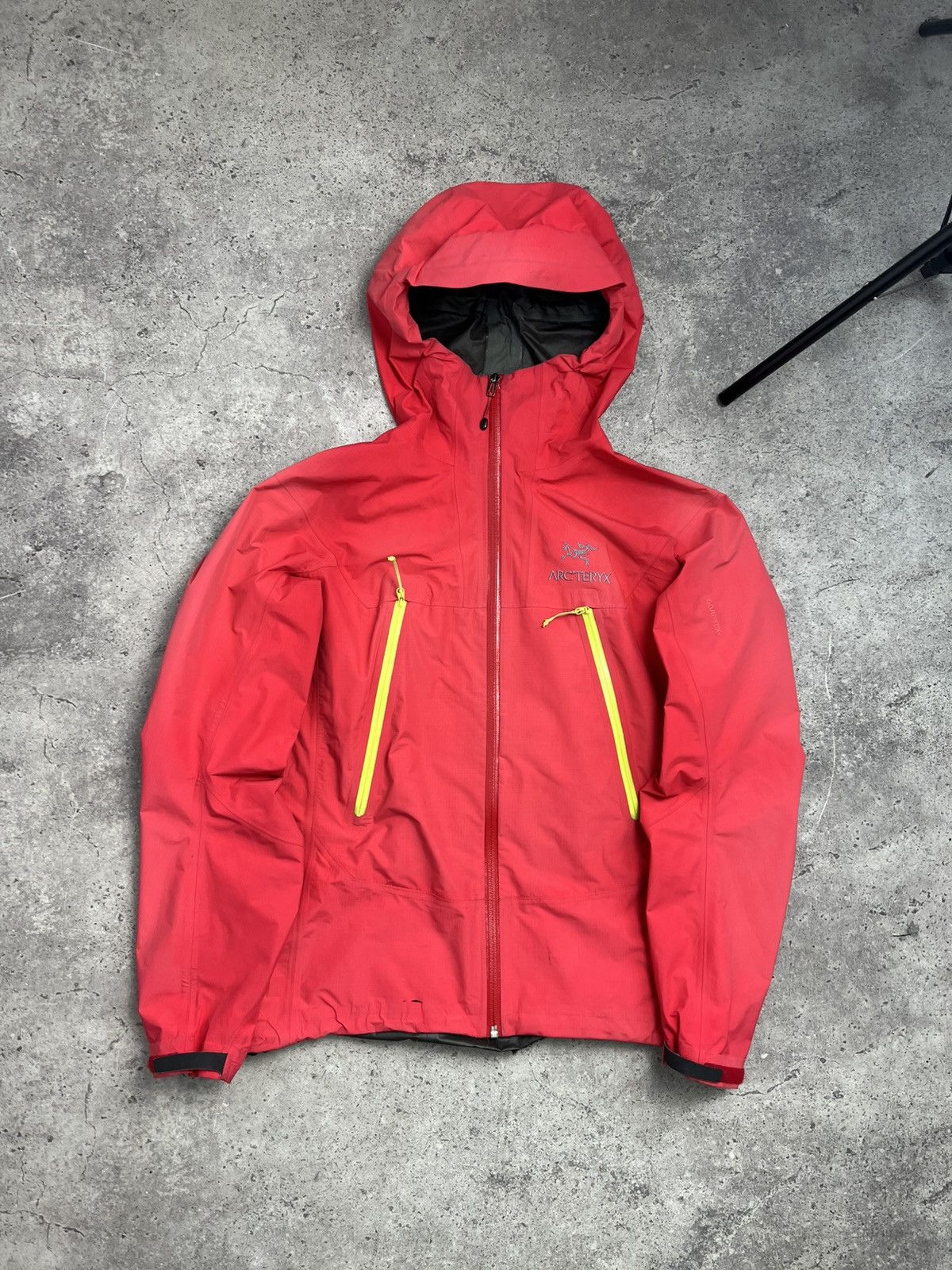 Arc'teryx × Palace Arc'teryx x Palace Alpha SV FW20 | Grailed