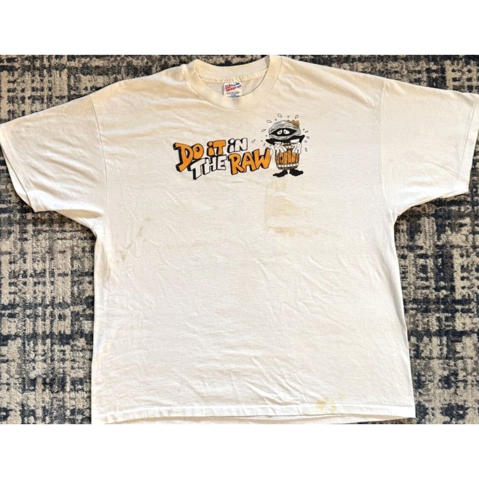 Hanes VINTAGE 90s The Oyster Bar Do It In The Raw T Shirt 2XL Hanes White Cotton Graphic Print Crew Neck Short Sleeve Men 90s Beach Daytona Beach Florida Size US XXL / EU 58 / 5 - 7 Thumbnail