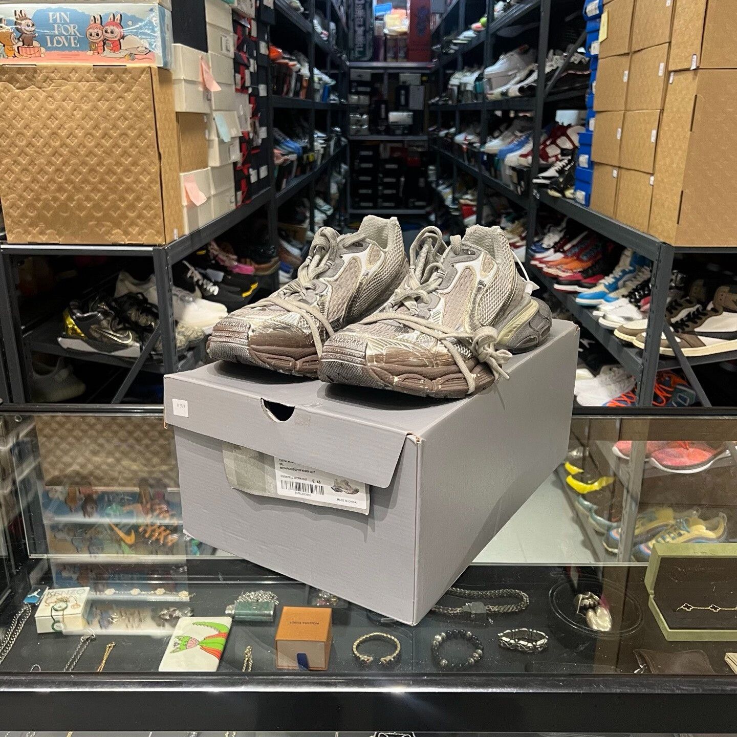 Balenciaga Balenciaga Beige Lowtop Sneakers 11.5 Men Size US 11.5 / EU 44-45 - 1 Thumbnail