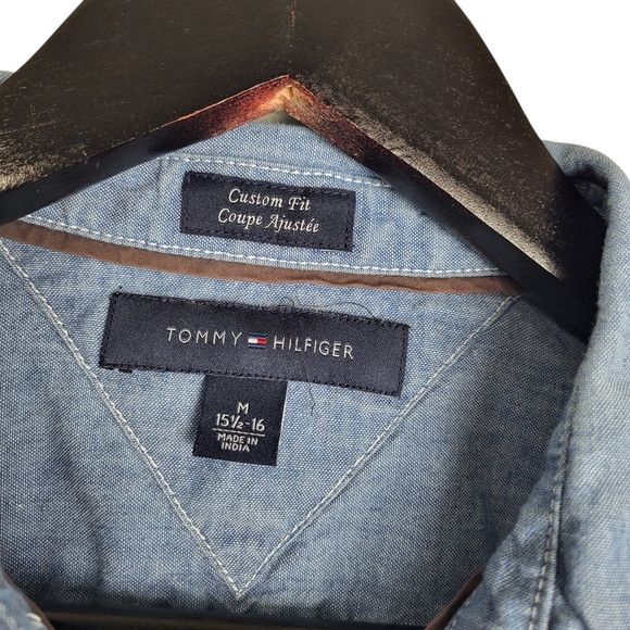 Tommy Hilfiger Vintage Tommy Hilfiger Blue Collared Button Down Denim Shirt Size US M / EU 48-50 / 2 - 3 Thumbnail