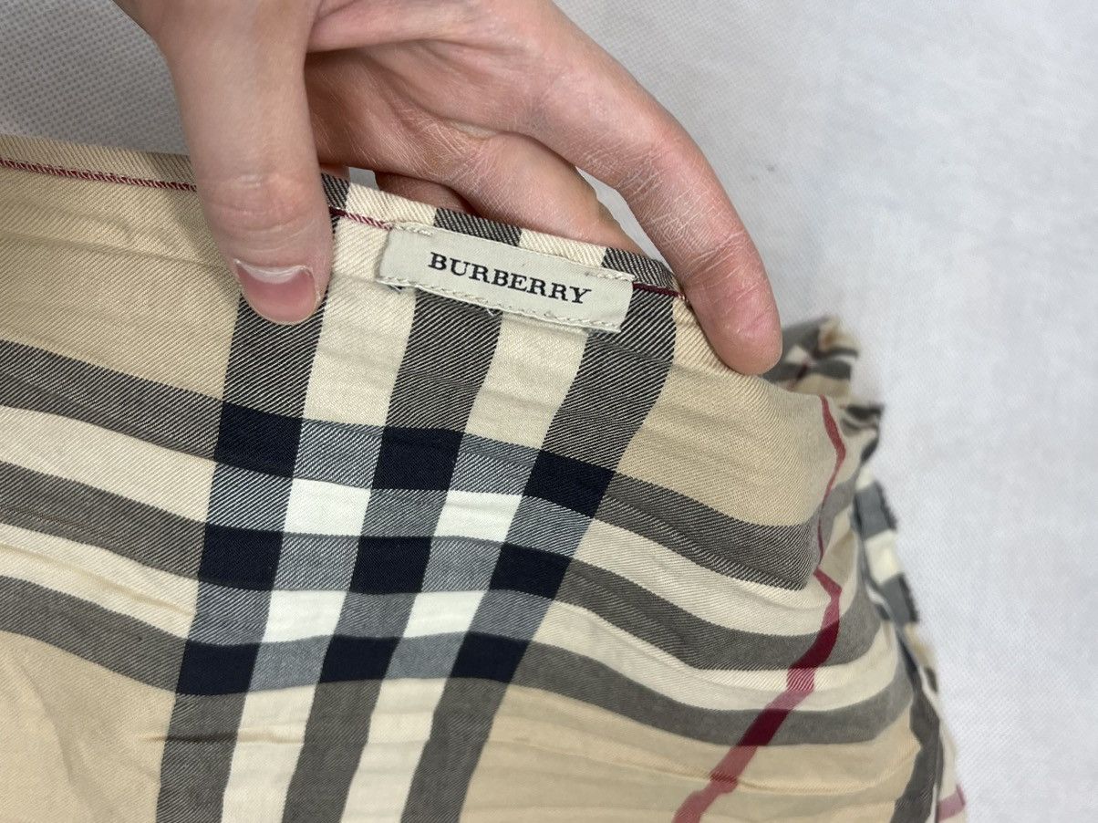 Burberry Scarf Burberry Checked Unisex Size ONE SIZE - 3 Thumbnail