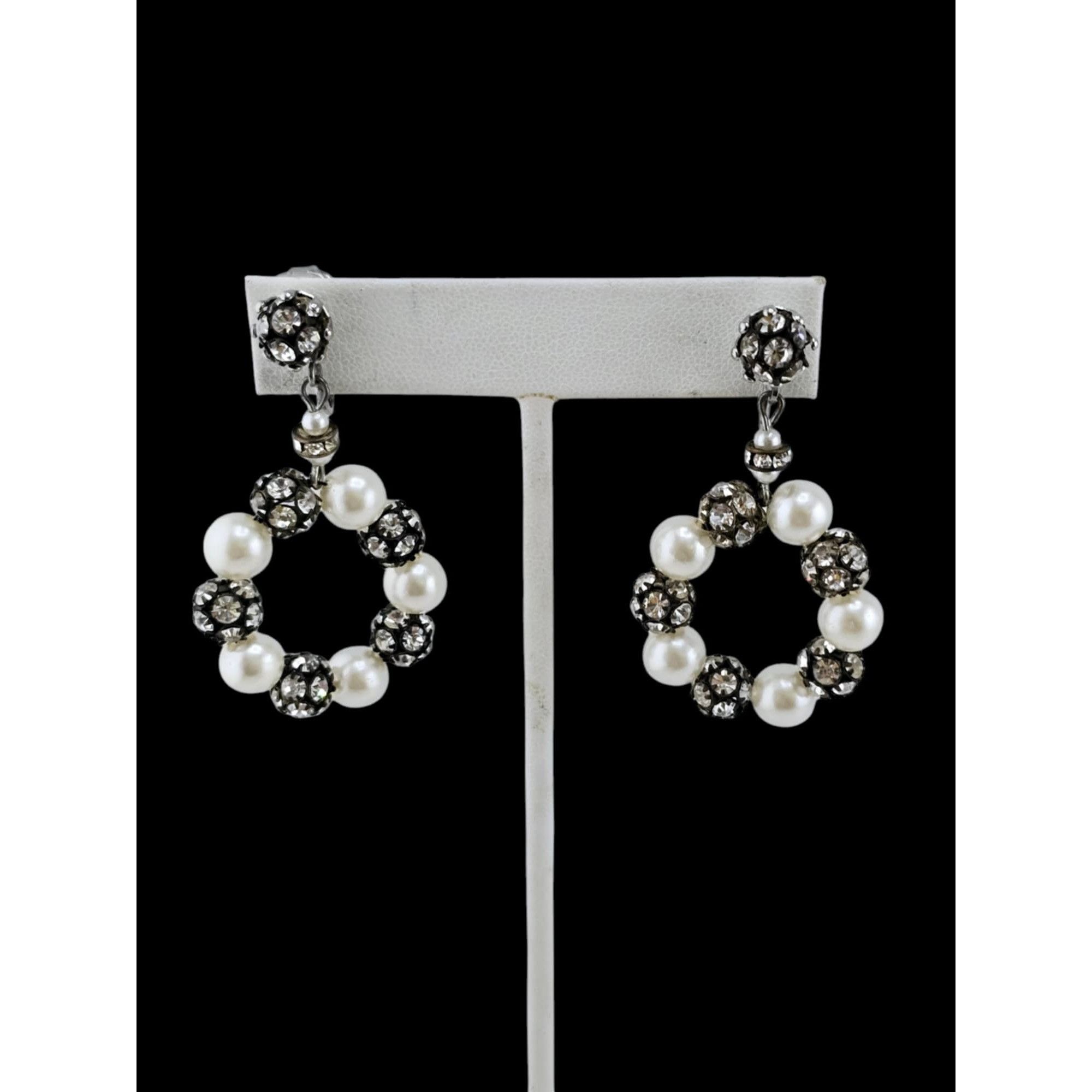 Vintage Vintage Pearl and Rhinestone Unsigned Hoop Clip Earrings (A7 Size ONE SIZE - 2 Thumbnail