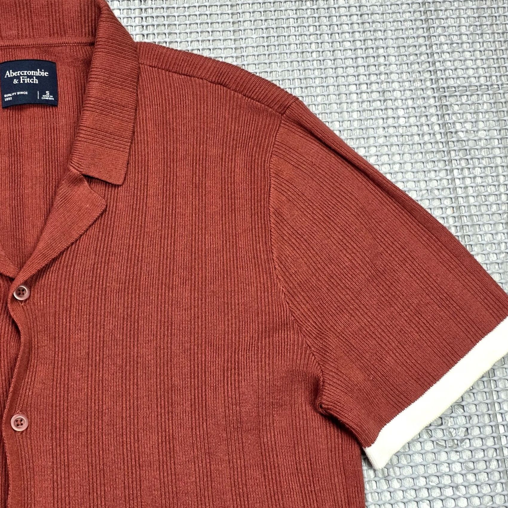 Abercrombie & Fitch Abercrombie & Fitch Shirt Mens Knit Button-Up Short Sleeve Brown Burnt Orange 50s 60s 70s 80s 90s Preppy Retro College S Size US S / EU 44-46 / 1 - 4 Thumbnail