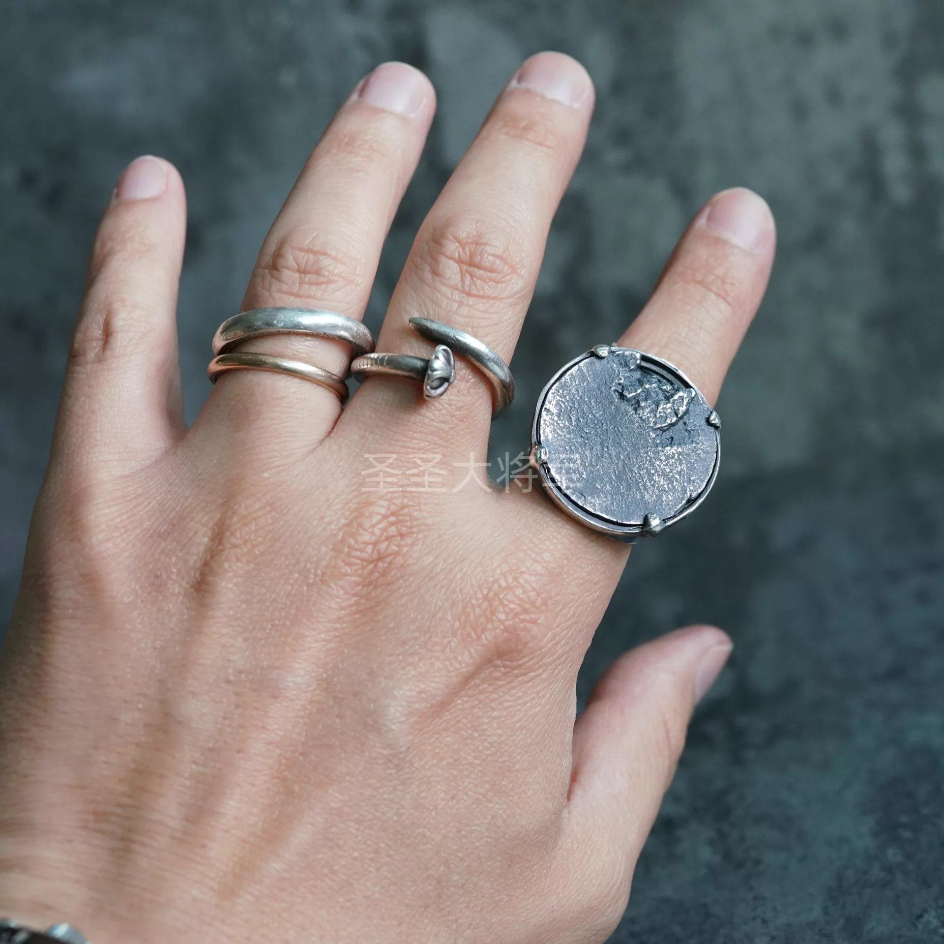 DETAJ Detaj Broken Eroded Dark Slvr Mirror Ring 12+14+20 Size ONE SIZE - 5 Thumbnail