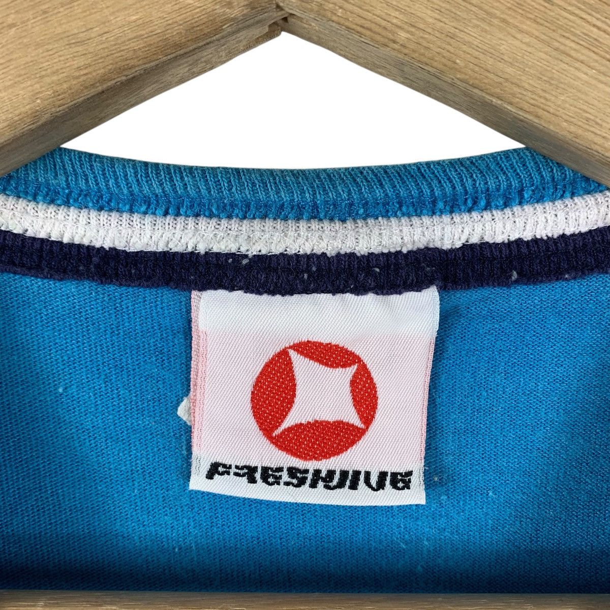 Freshjive × Vintage Vintage FRESHJIVE Centre logo spellout v neck tee Size US L / EU 52-54 / 3 - 3 Thumbnail