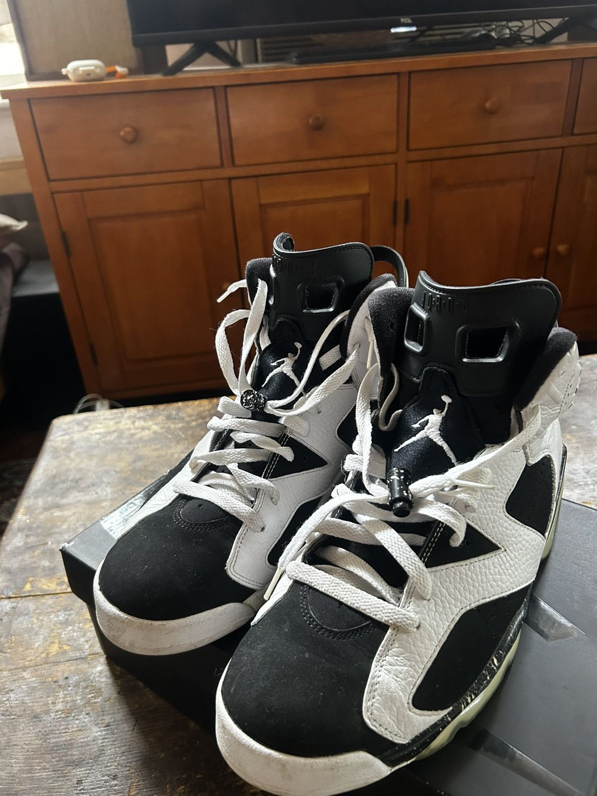Jordan Brand Jordan 6 retro oreo Size US 12 / EU 45 - 2 Thumbnail