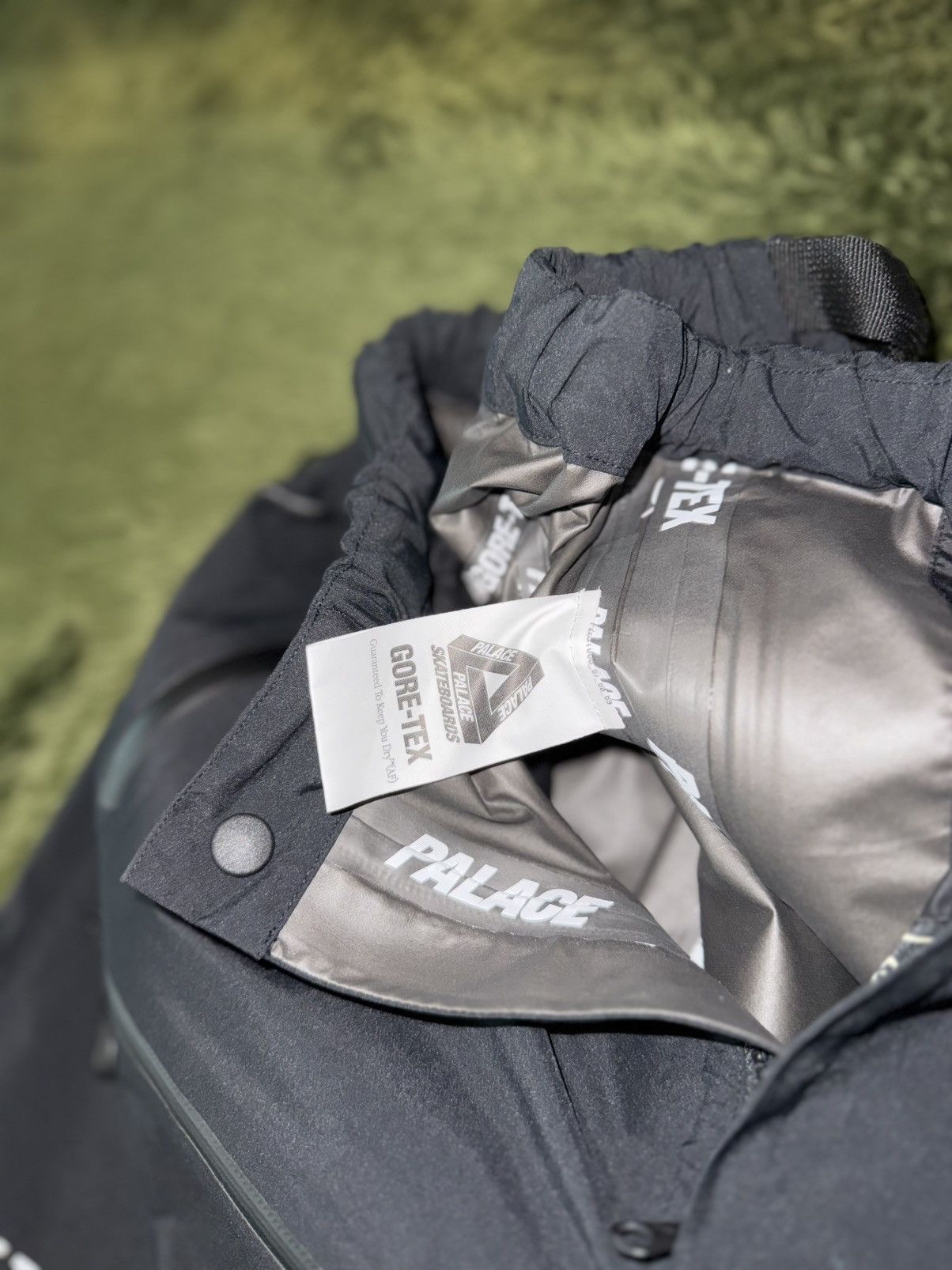 Palace [S] Palace Gore-Tex S-Tech Shorts Black 22SS Size US 32 / EU 48 - 5 Thumbnail