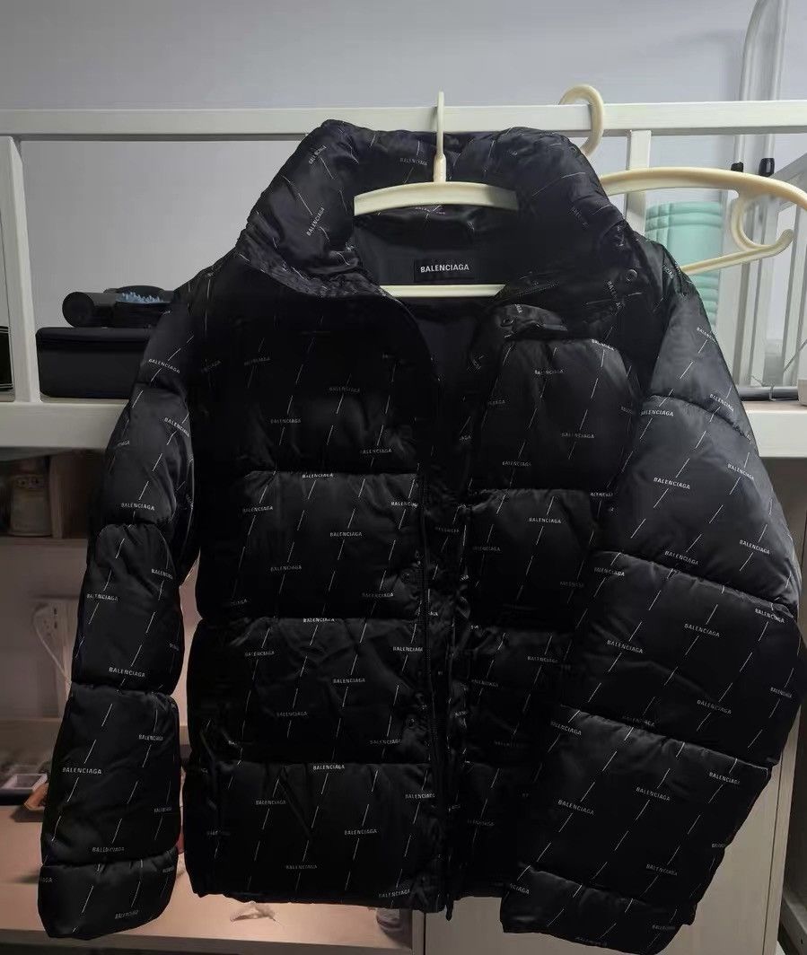 Balenciaga Balenciaga Paris Black Full-Print Logo Men's Down Jacket Size US L / EU 52-54 / 3 - 1 Thumbnail