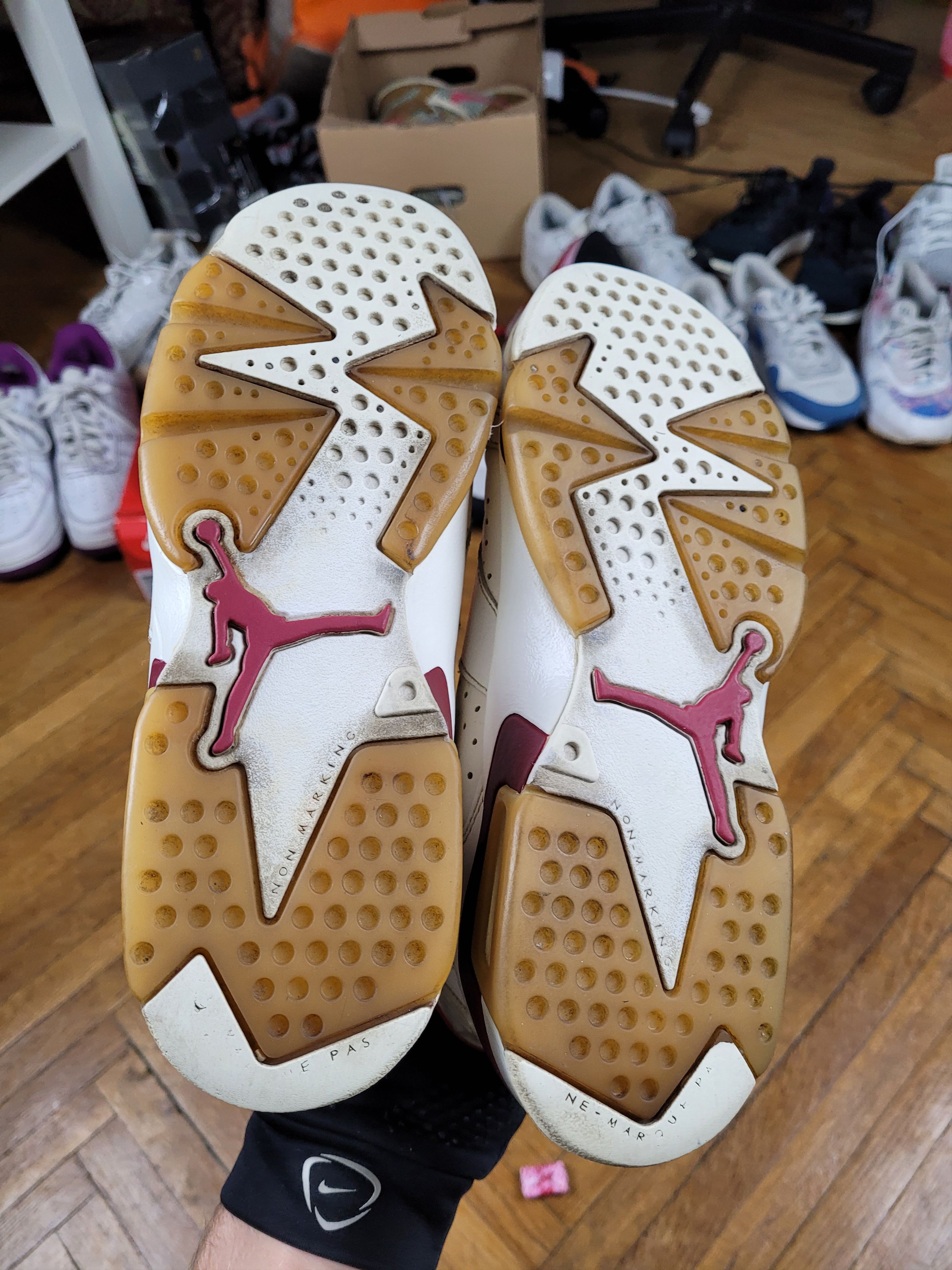 Jordan Brand × Nike 2015 Nike Air Jordan 6 Retro Maroon (GS) Size US 6 / IT 36 - 4 Thumbnail