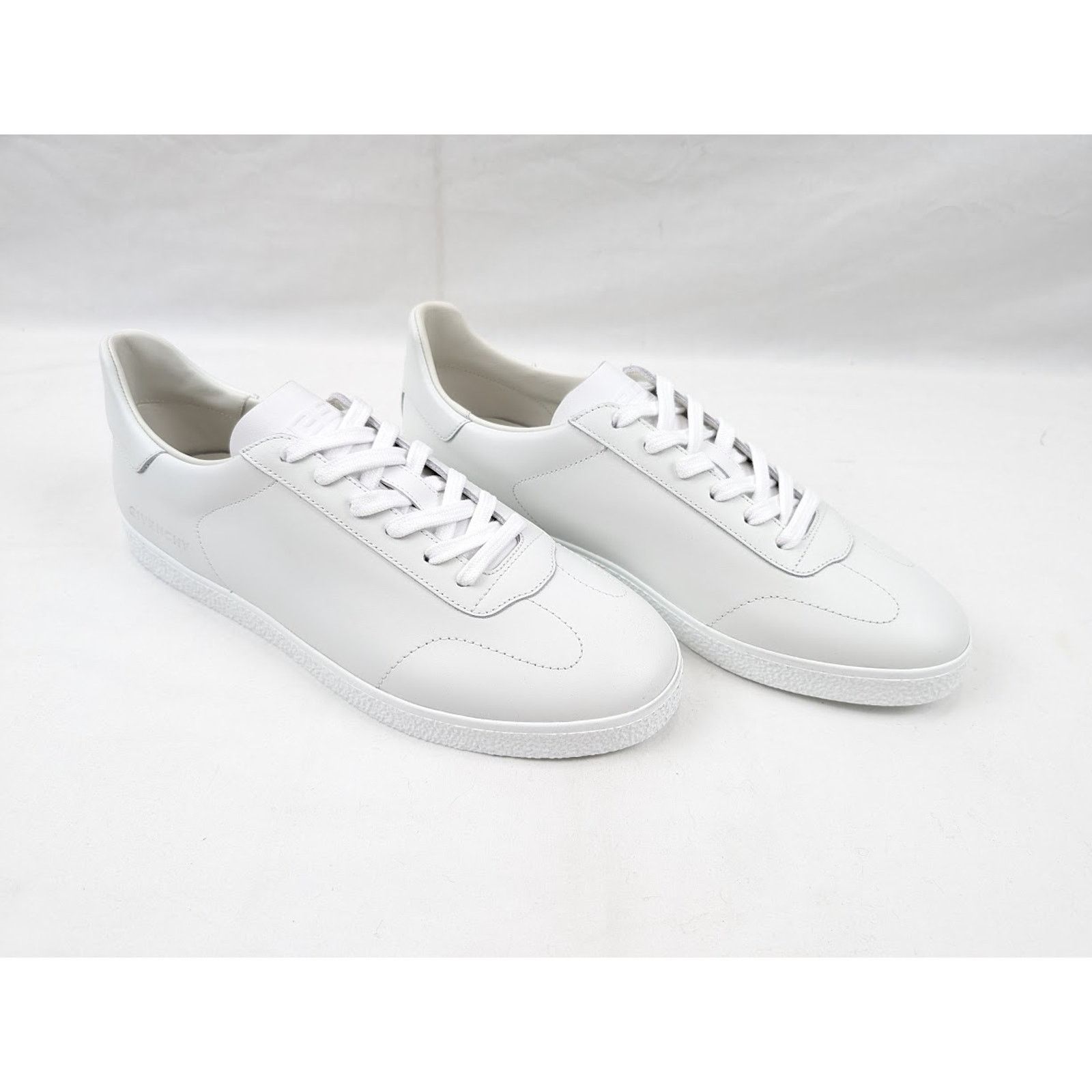 Givenchy o1rshd1 Low-Top Sneakers in White Size US 12 / EU 45 - 13 Thumbnail