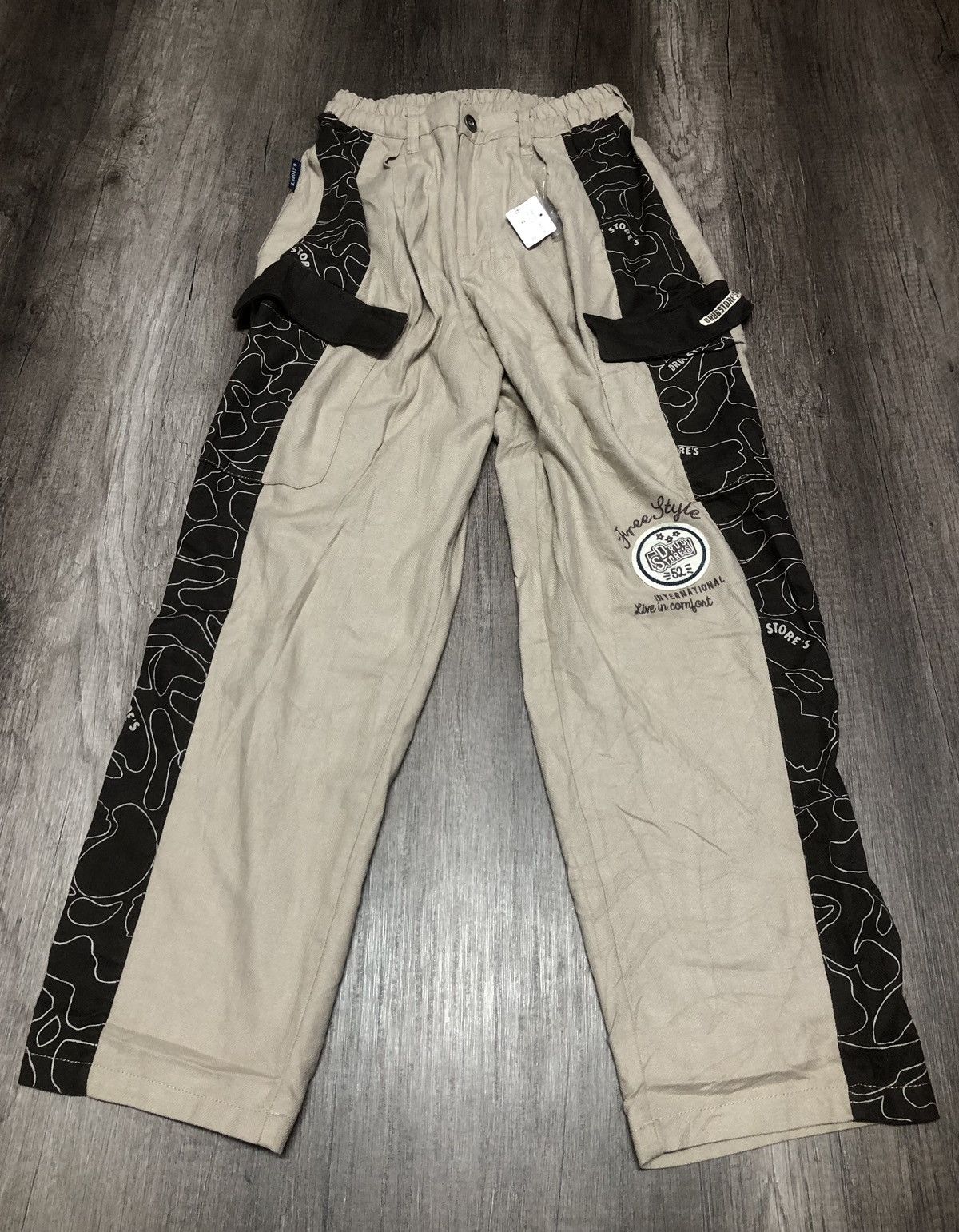 Japanese Brand Drug Store Casual pant Cargo style (Unisex) Size US 30 / EU 46 - 15 Thumbnail