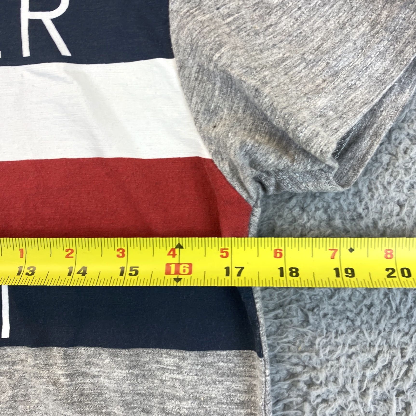 Tommy Hilfiger Tommy Hilfiger Men's Long Sleeve Crewneck Graphic TShirt Size L Gray 57-12 Regular Classic Fit Cotton Crew Neck / 57-12 T-Shirt Size US S / EU 44-46 / 1 - 6 Thumbnail
