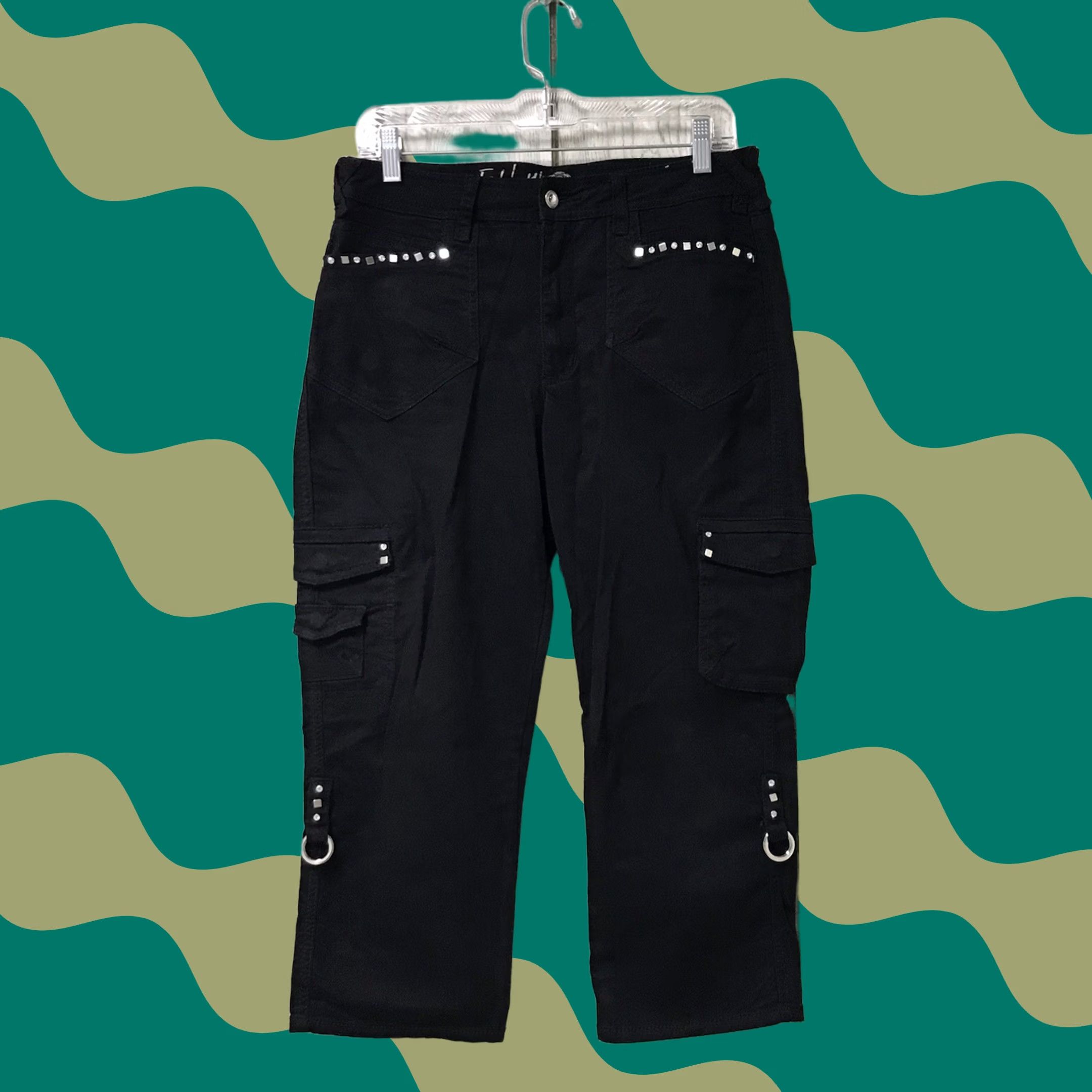 Vintage Ethyl Classic Women Black Studded Bling O-Rings Stretch Cargo Capris Pants 8 Size 30" / US 8 / IT 44 - 1 Thumbnail