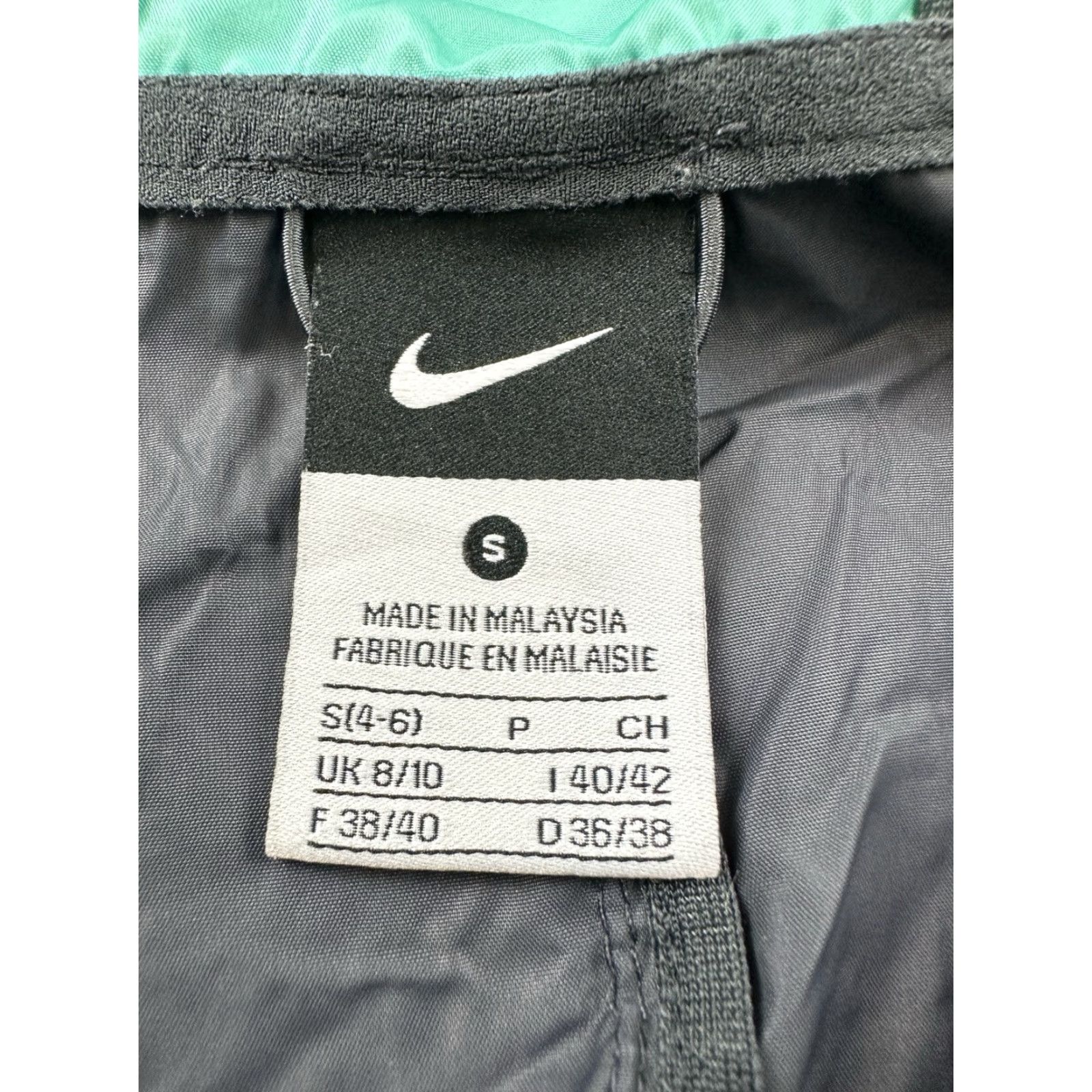 Nike NIKE Women's Small Black Lightweight Hooded Windbreaker Jacket for Running & Cross Training Size S / US 4 / IT 40 - 4 Thumbnail