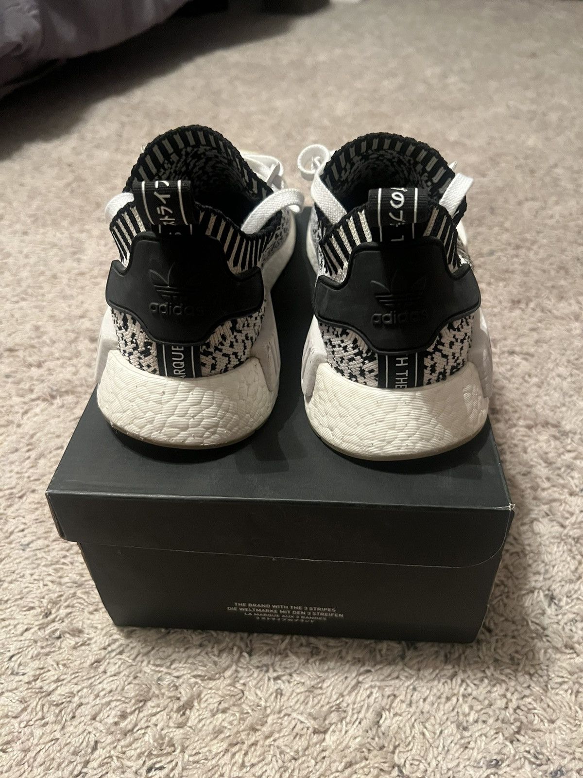 Zebra Adidas NMD R1