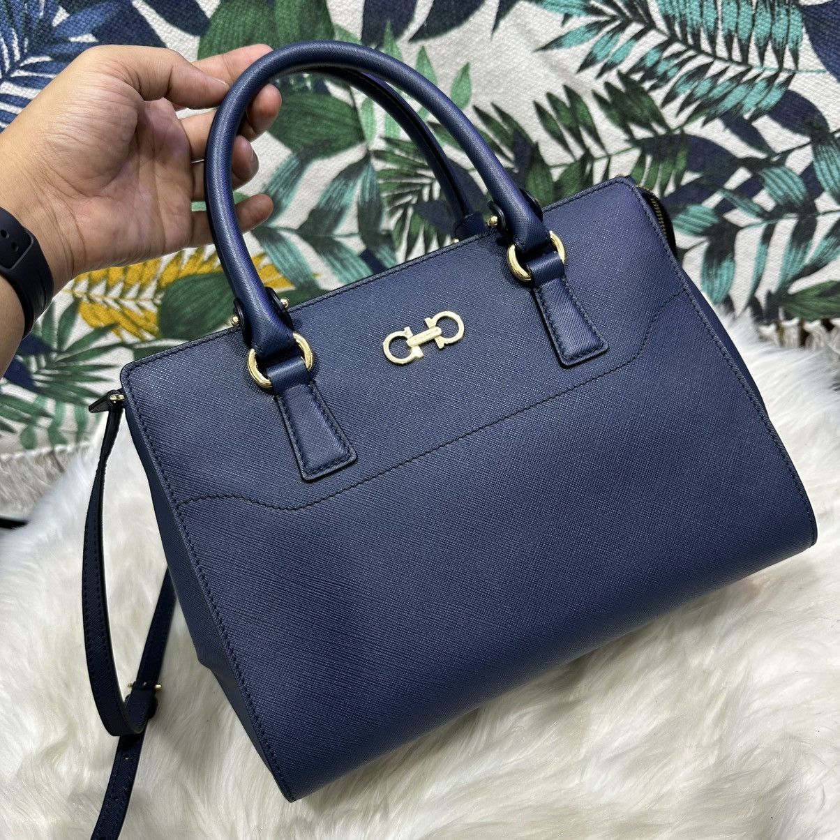 Salvatore Ferragamo Authentic SALVATORE FERRAGAMO Becky Saffiano Leather Handbag Size ONE SIZE - 1 Thumbnail