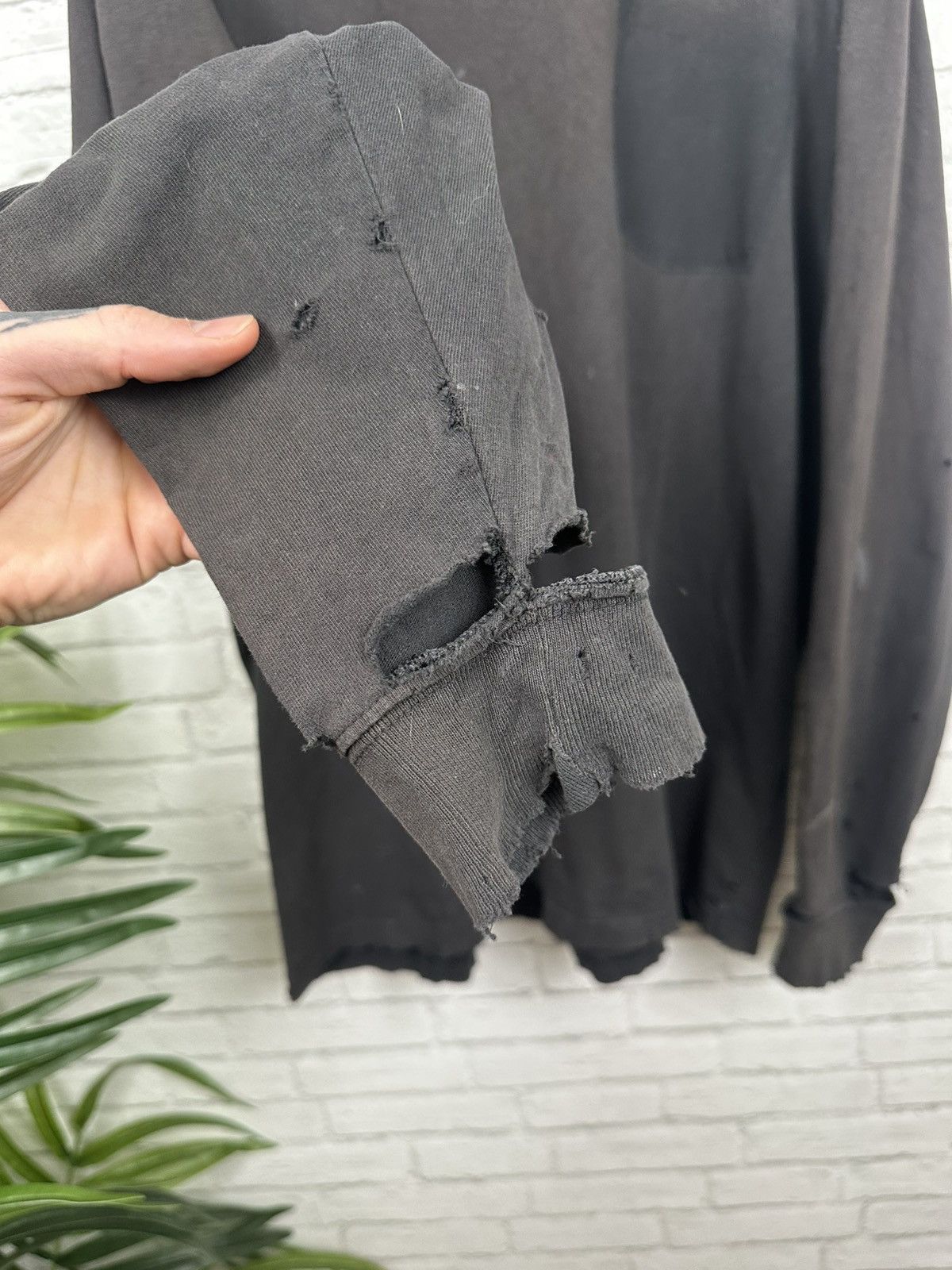 Carhartt (XL) THRASHED OUT FADED Carhartt Longsleeve Tee Size US XL / EU 56 / 4 - 7 Thumbnail