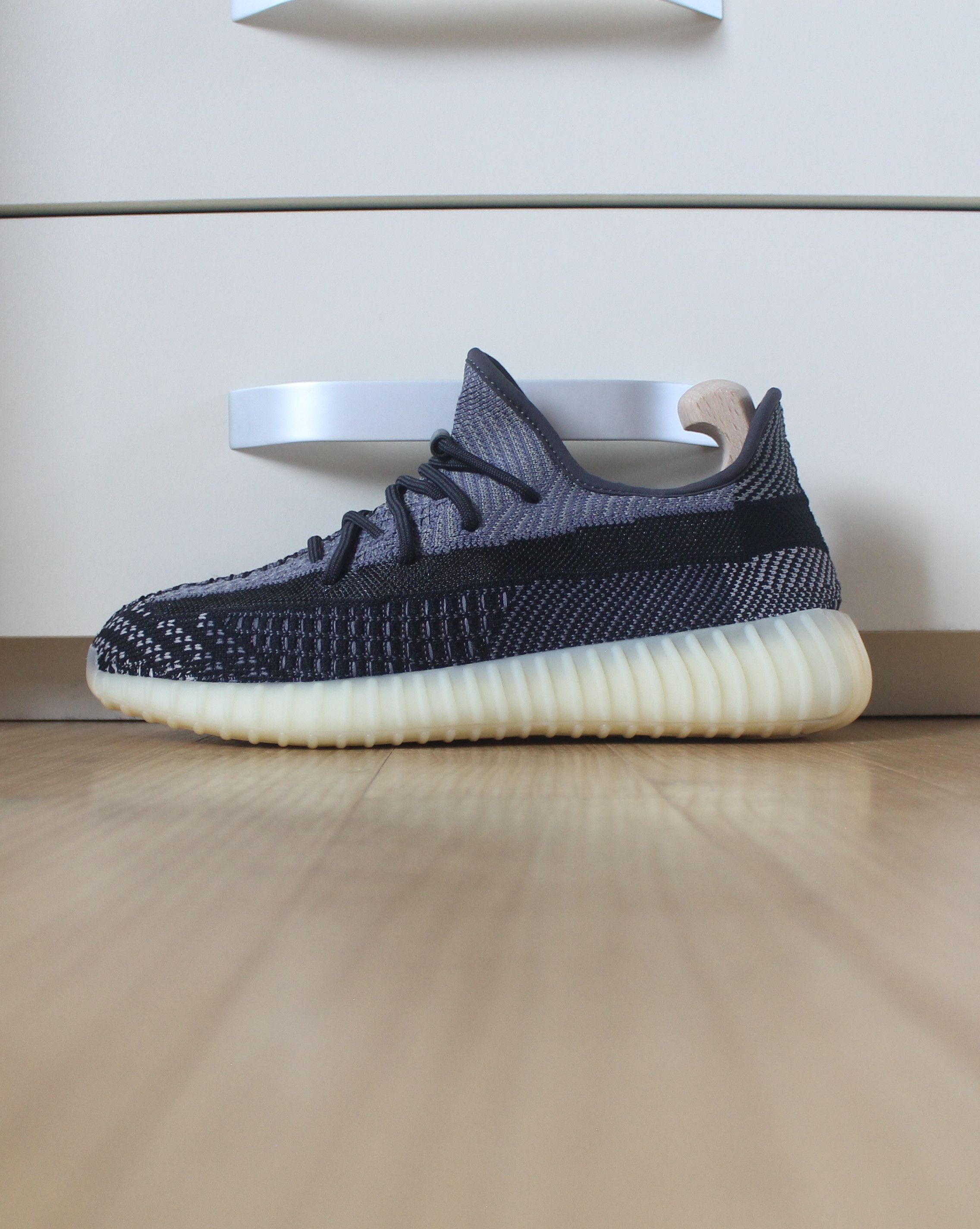 Adidas Yeezy Boost 350 V2 Carbon FZ5000 Size US 9 / EU 42 - 6 Thumbnail