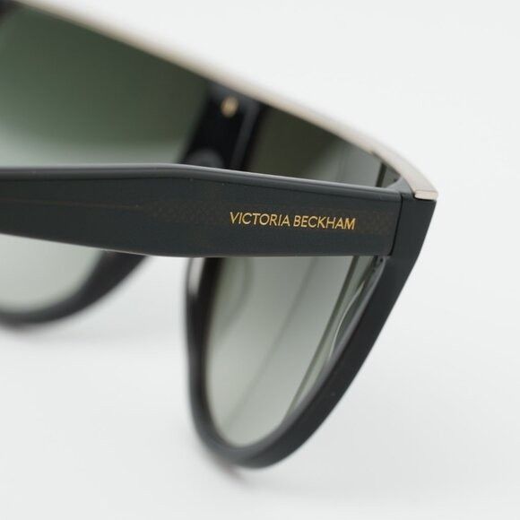 Victoria Beckham VB682S 305 Sunglasses Green Aviator Frame
