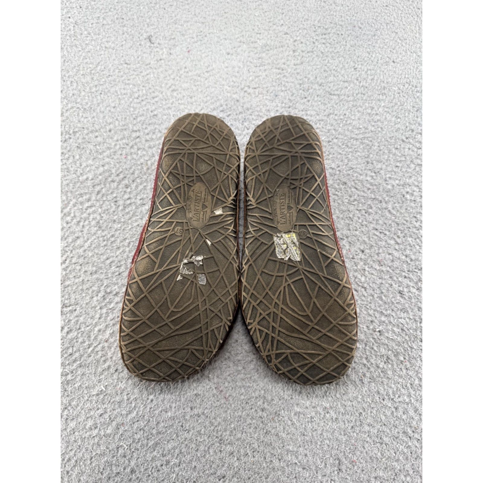 Vintage L’ARTISTE Libora Slip-On Loafers Womens Red Leather LaserCut Floral Flat Size 37 Shoes Size US 7 / IT 37 - 7 Thumbnail