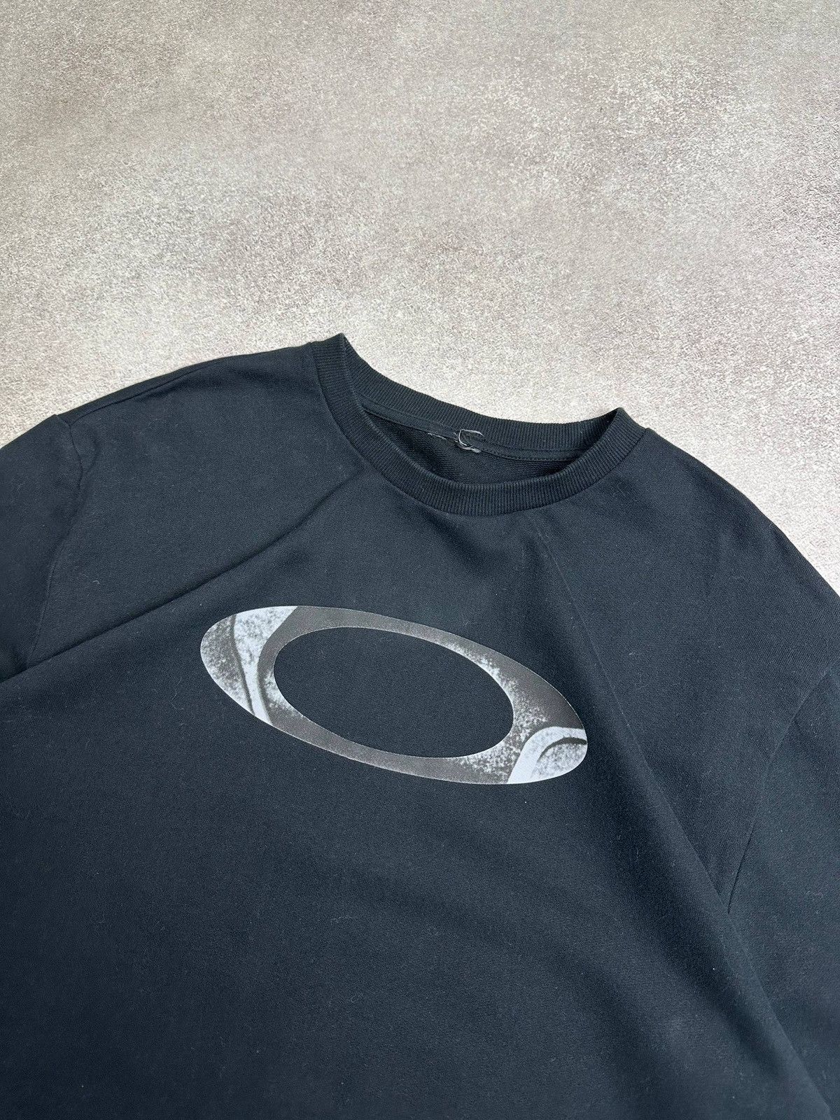 Oakley Vintage Oakley Software Big Logo Black Sweatshirt Rare XL Size US XL / EU 56 / 4 - 2 Thumbnail