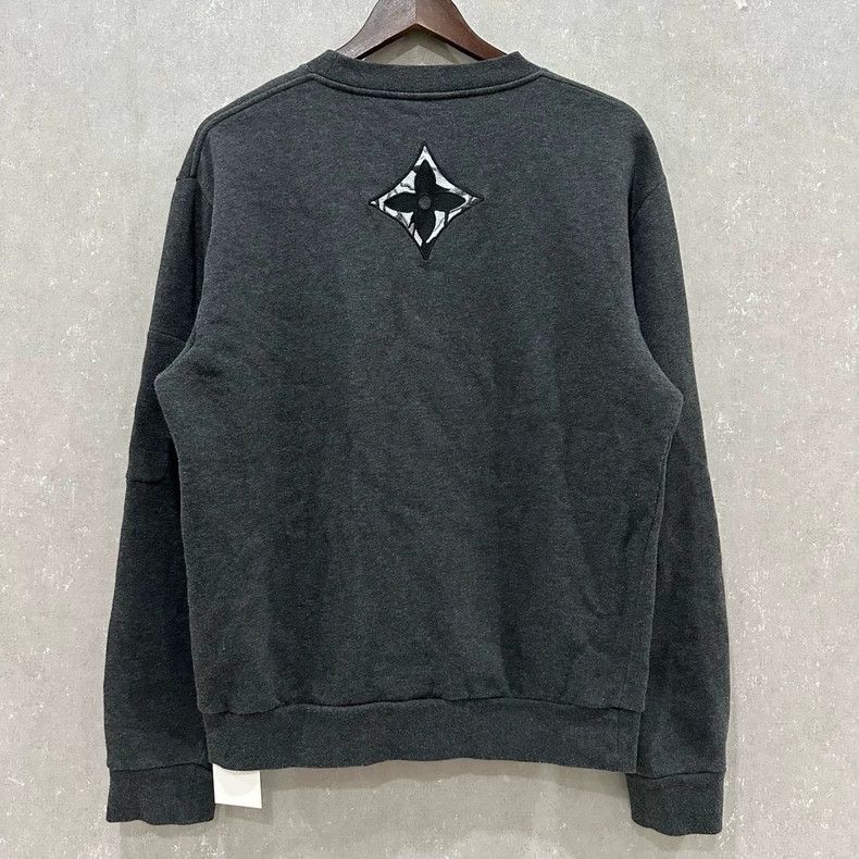 Louis Vuitton Louis Vuitton Off-white embroidered logo pullover sweatshir Size US L / EU 52-54 / 3 - 2 Thumbnail