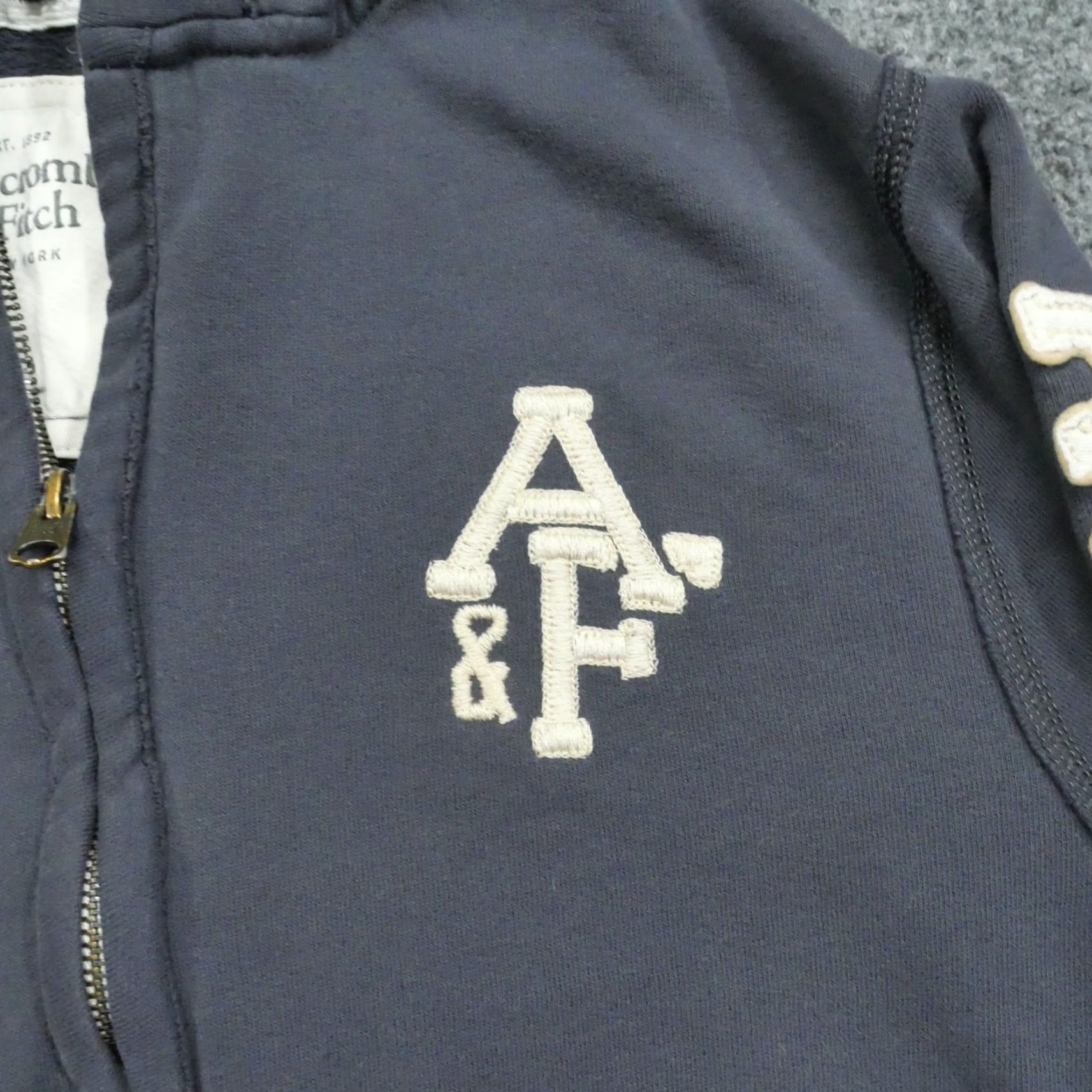 Abercrombie & Fitch VINTAGE Abercrombie & Fitch Hoodie Men L Blue Full Zip Grunge 90s Style, Fleece, Hooded, Distress, Cotton Polyester, Full Zip, Regular Mens Size US L / EU 52-54 / 3 - 2 Thumbnail