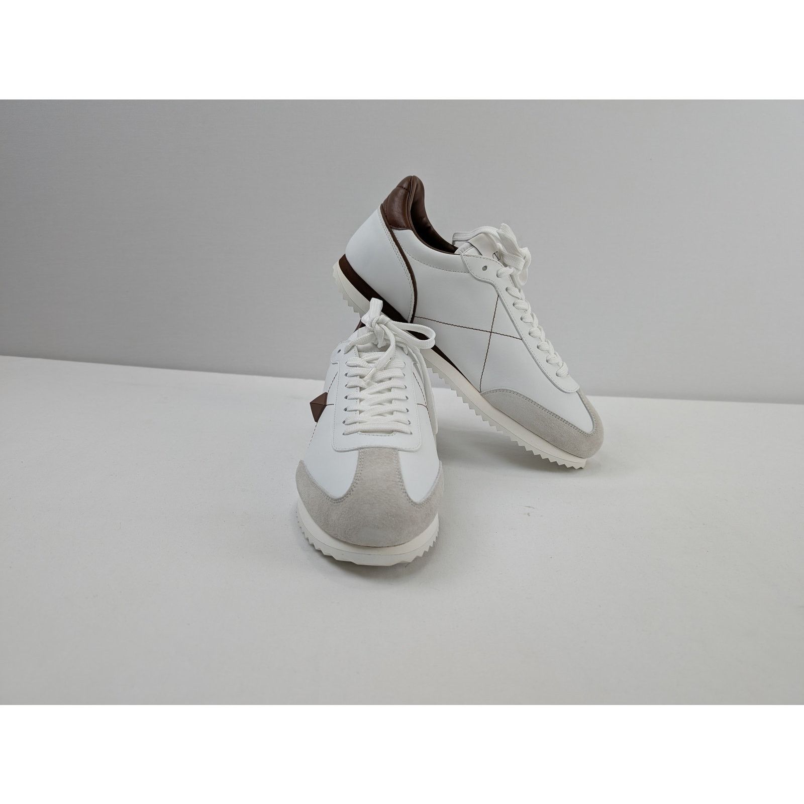 Valentino o1rshd1 Stud-around Sneakers in Leather in White Size US 9 / EU 42 - 11 Thumbnail