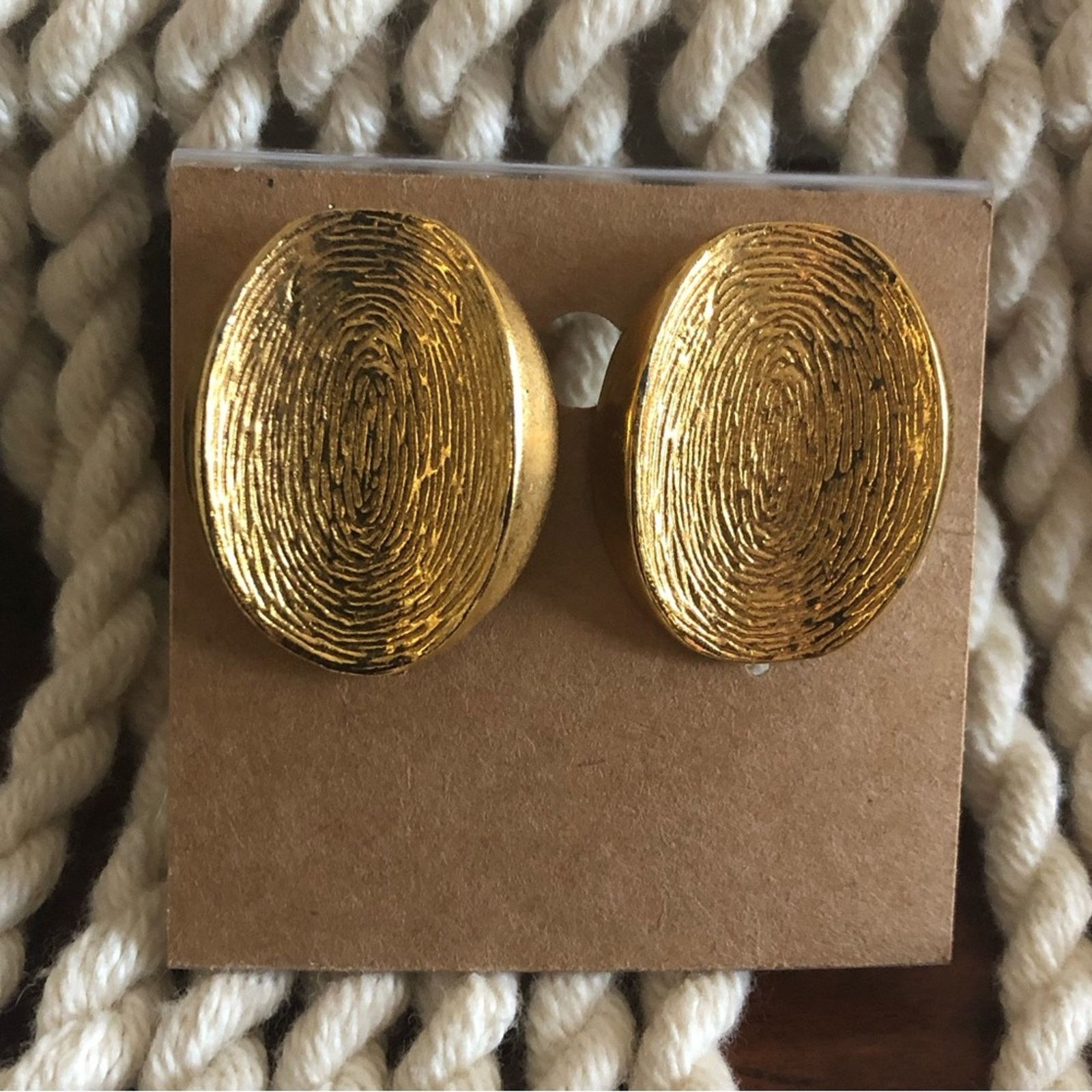 Vintage Vintage 70s oval gold plated clip on earrings Size ONE SIZE - 1 Thumbnail