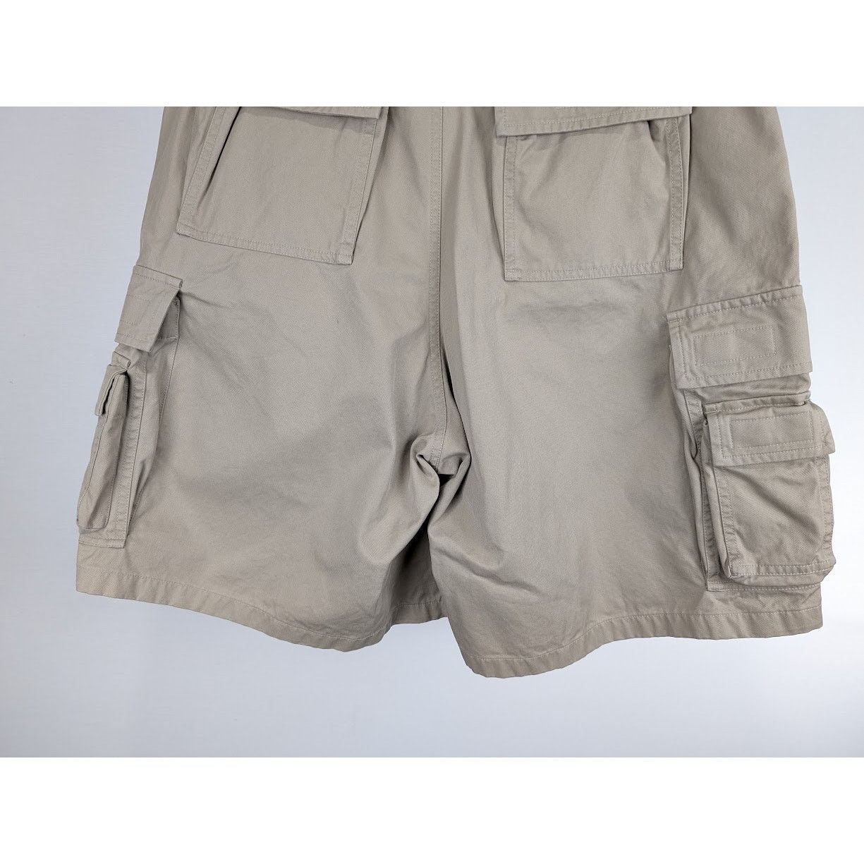Balenciaga o1rshd1 Cargo Short in Beige Size US 30 / EU 46 - 14 Thumbnail